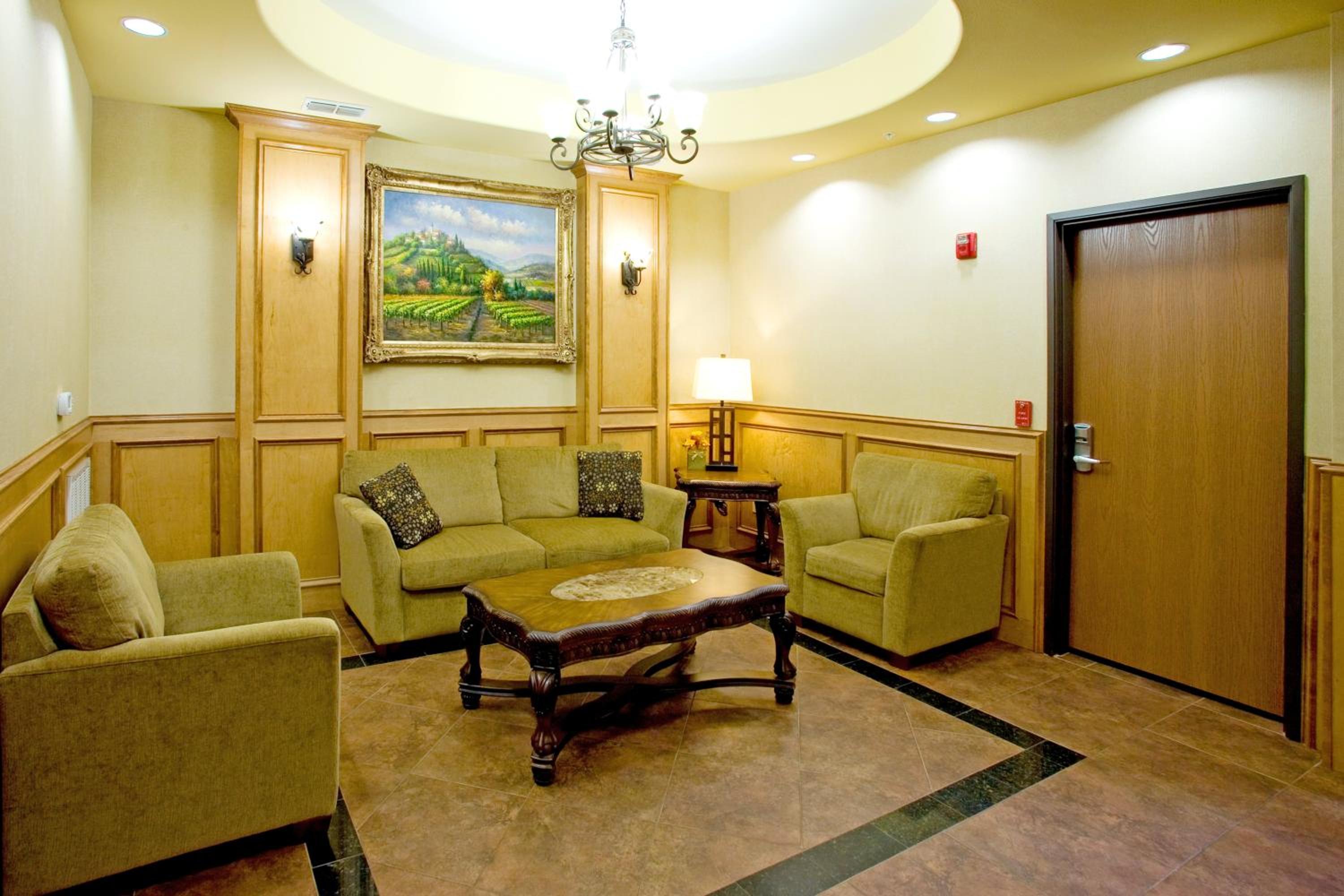 Holiday Inn Express & Suites - Jourdanton-Pleasanton by IHG view 3