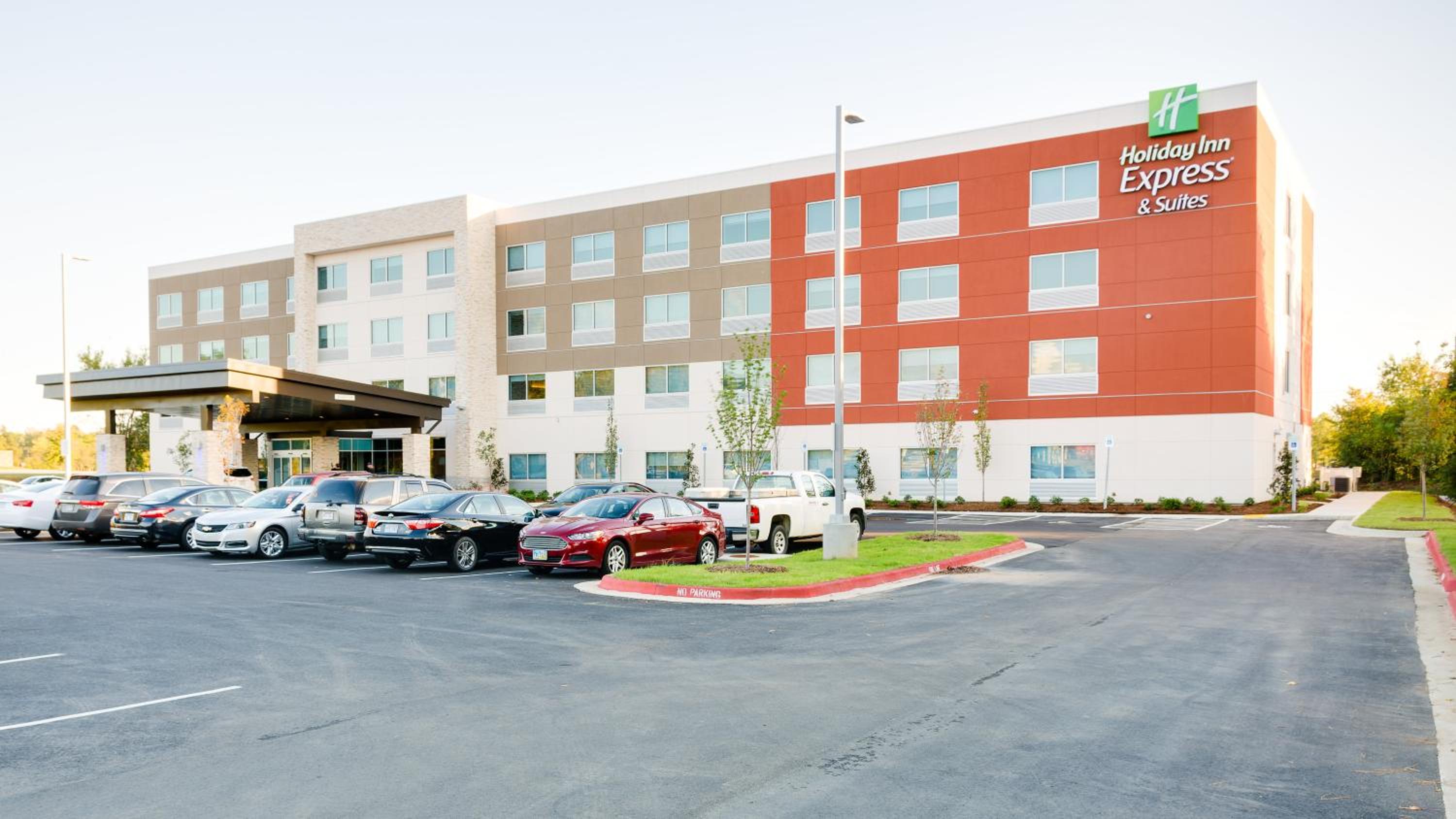 Russellville Vacations - Holiday Inn Express  Suites Russellville, an IHG Hotel - Property Image 1