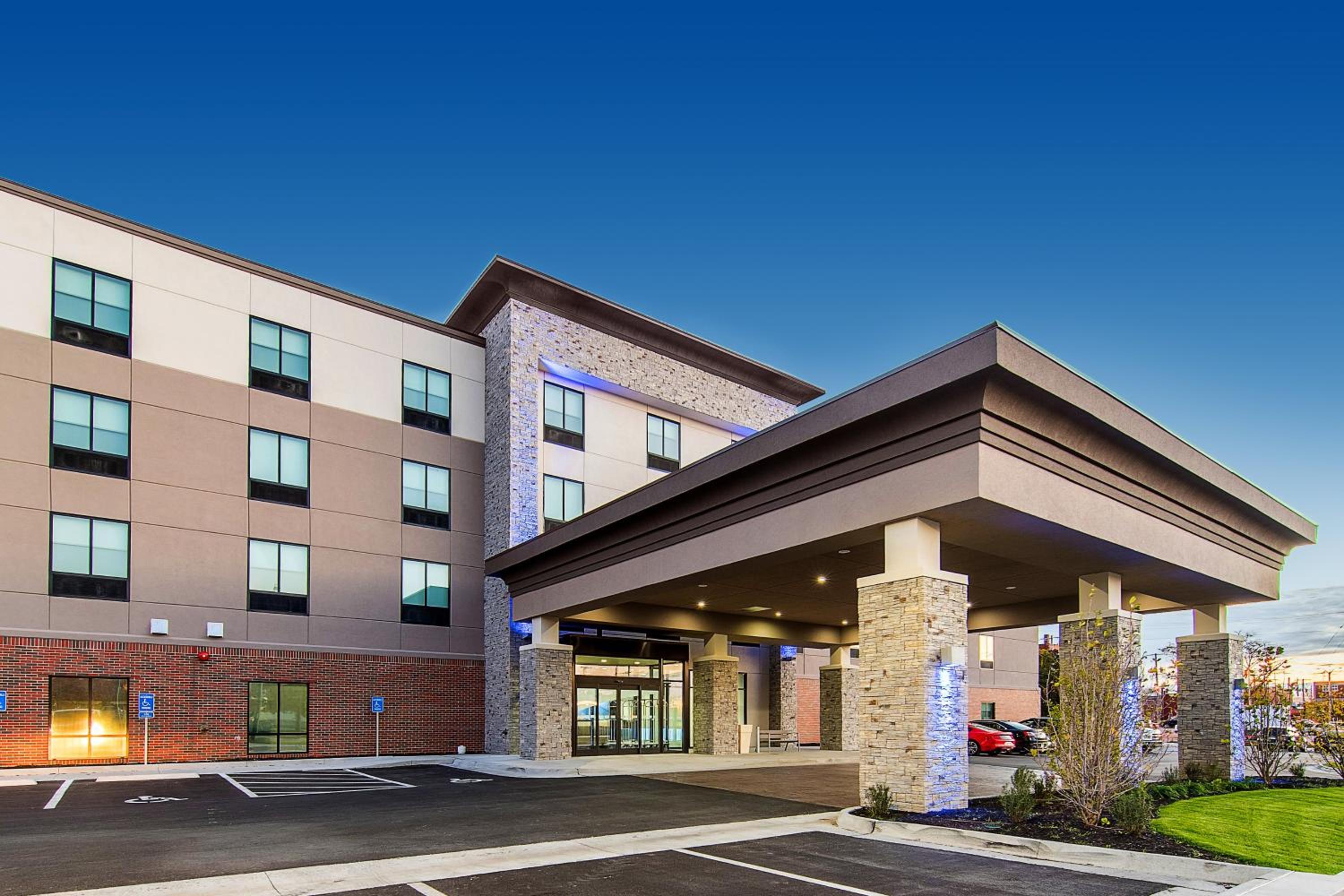 Holiday Inn Express & Suites - Atchison by IHG