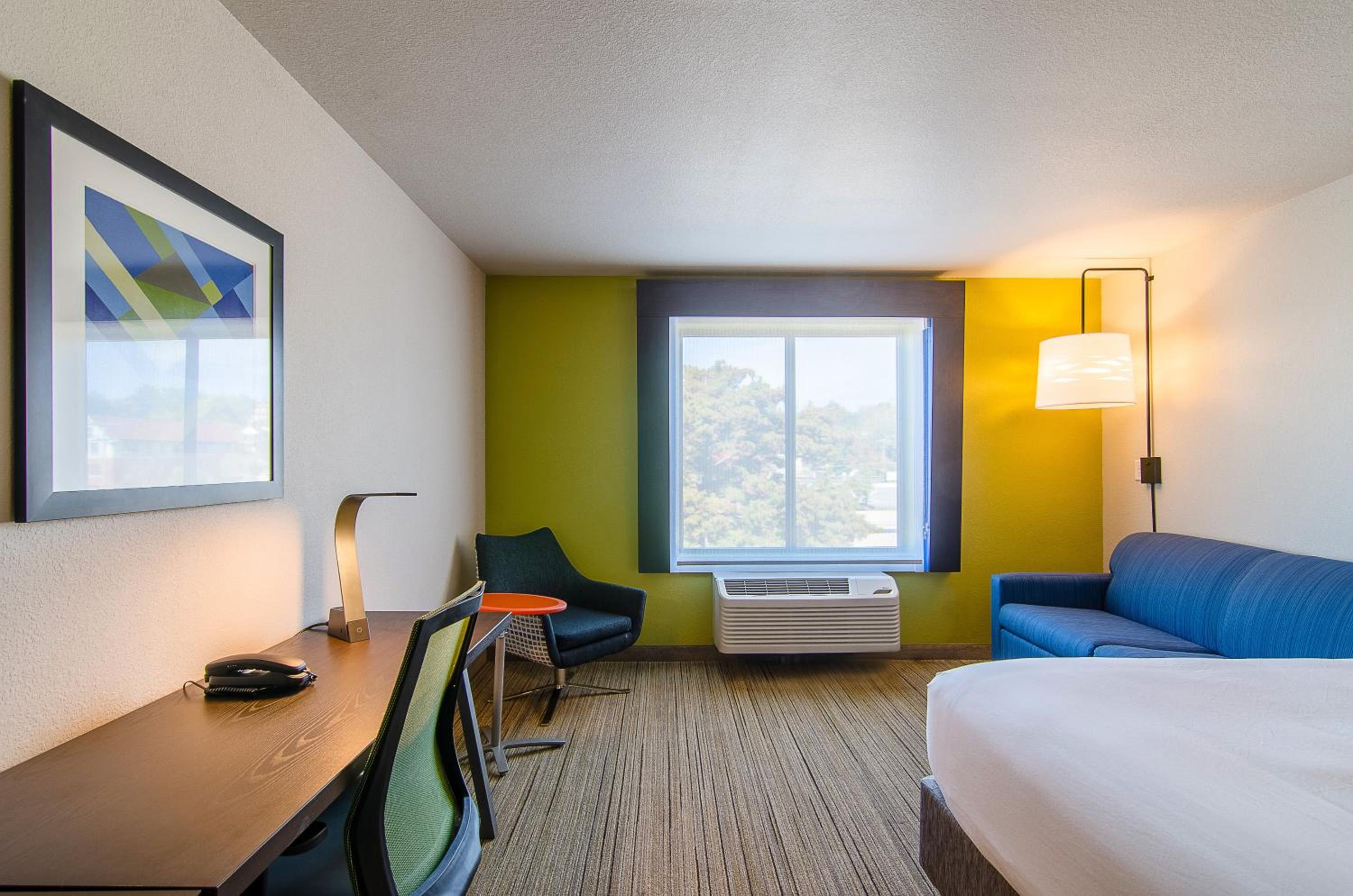 Holiday Inn Express & Suites - Atchison by IHG