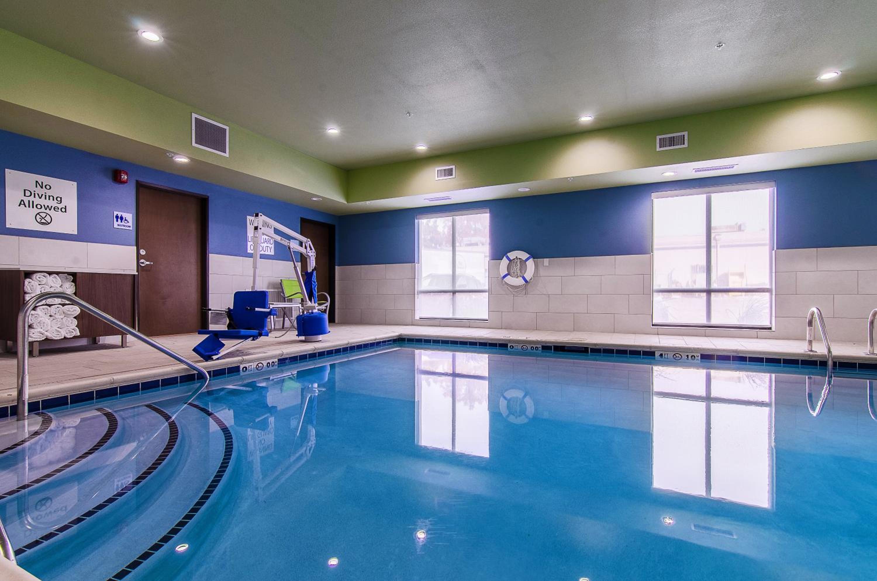 Holiday Inn Express & Suites - Atchison by IHG