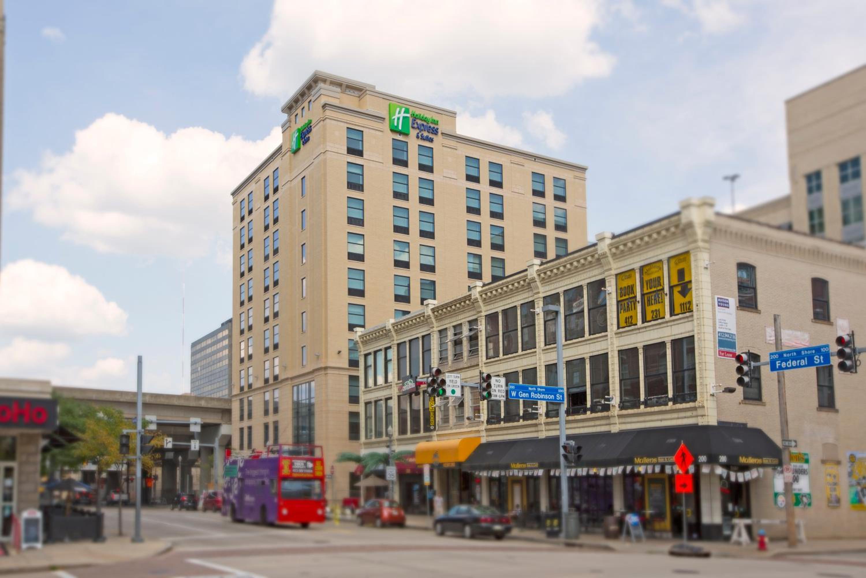 Hotel Holiday Inn Express & Suites Pittsburgh North Shore, an IHG Hotel - Image 1