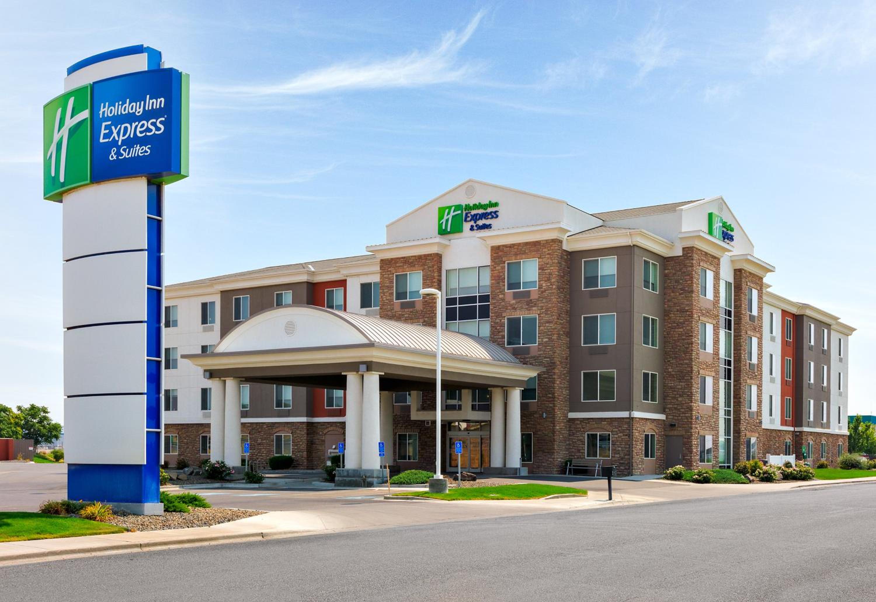 Ontario Vacations - Holiday Inn Express Hotel  Suites Ontario, an IHG Hotel - Property Image 1