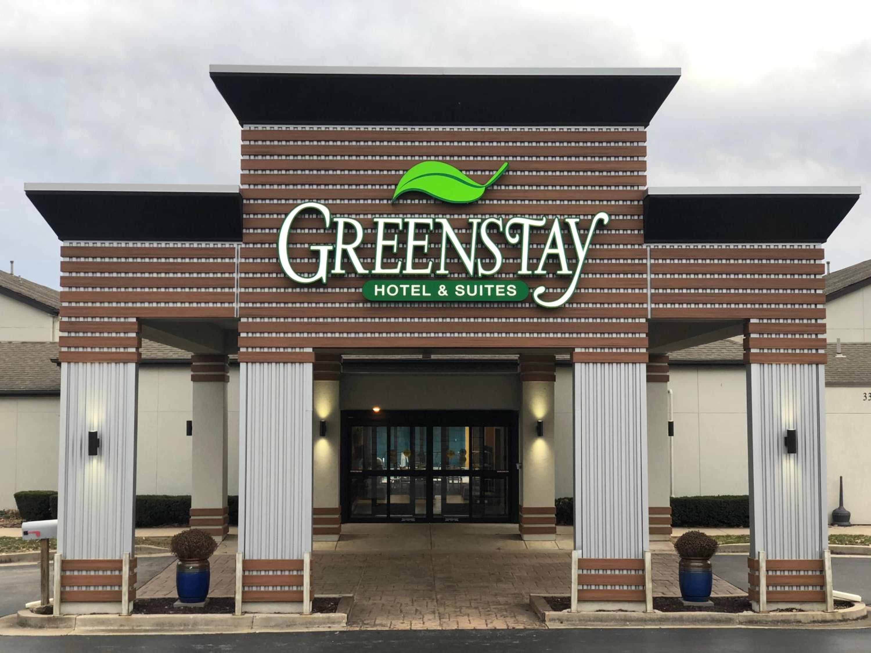 Springfield Vacations - Greenstay Inn  Suites Court View - Property Image 1