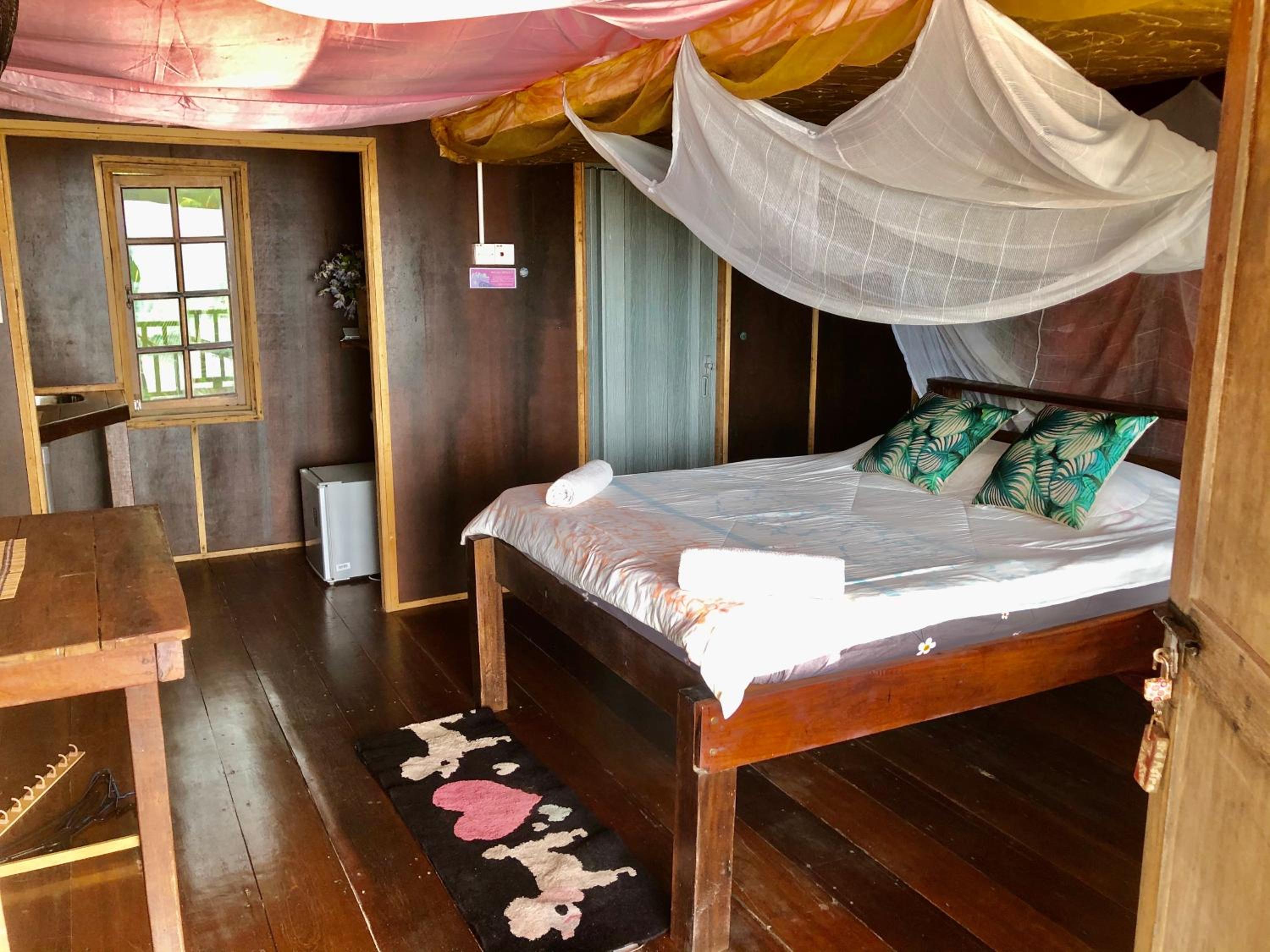 Beachfront Hut Downstairs Astra - Beach Shack Chalet photo 3