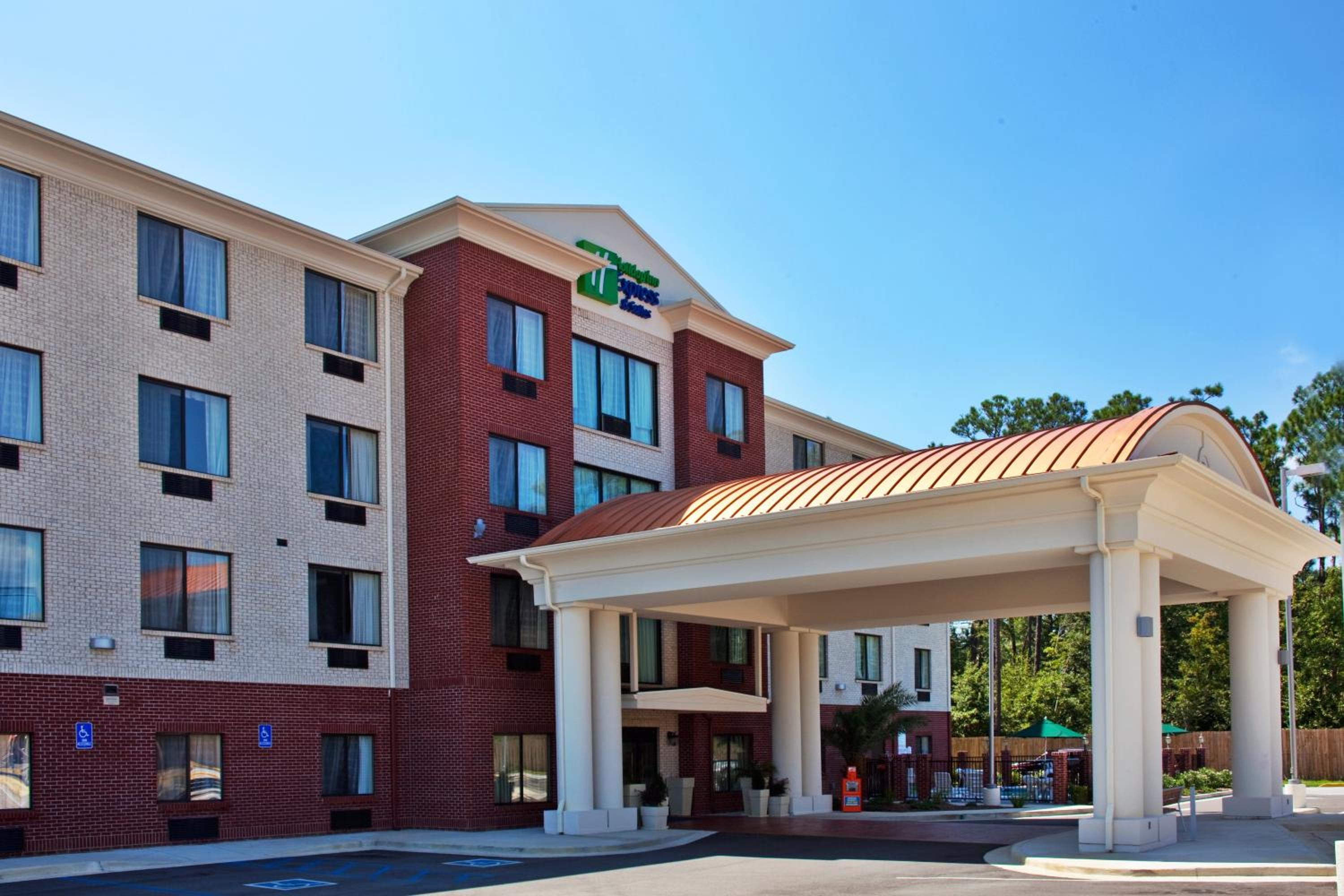 Hotel Holiday Inn Express Hotel & Suites Biloxi- Ocean Springs, an IHG Hotel - Image 1