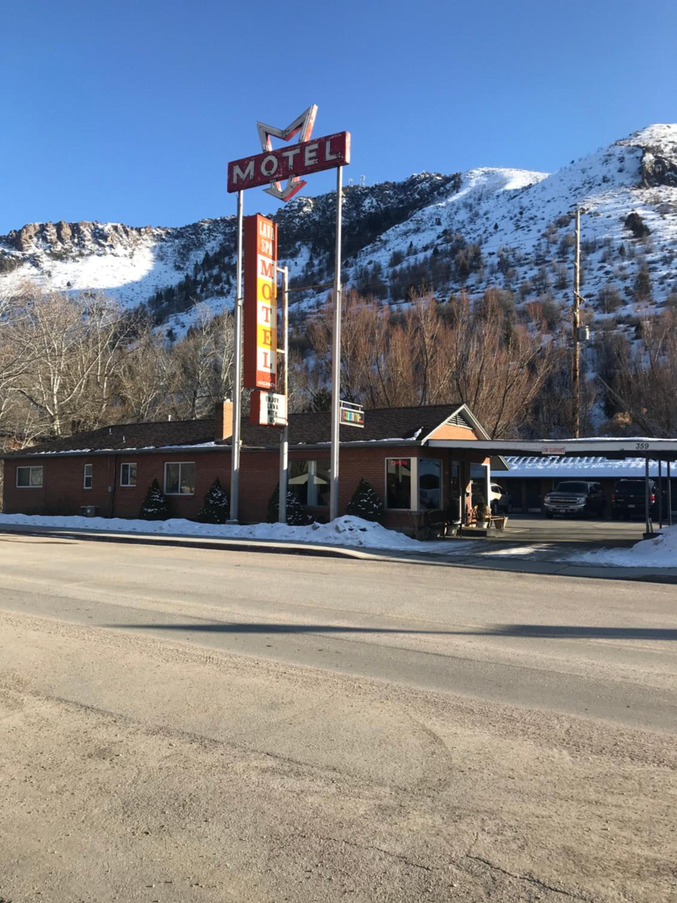 Lava Spa Motel & RV