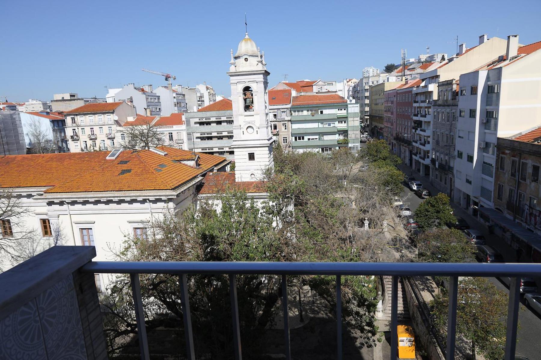 lisbon Home host view 4