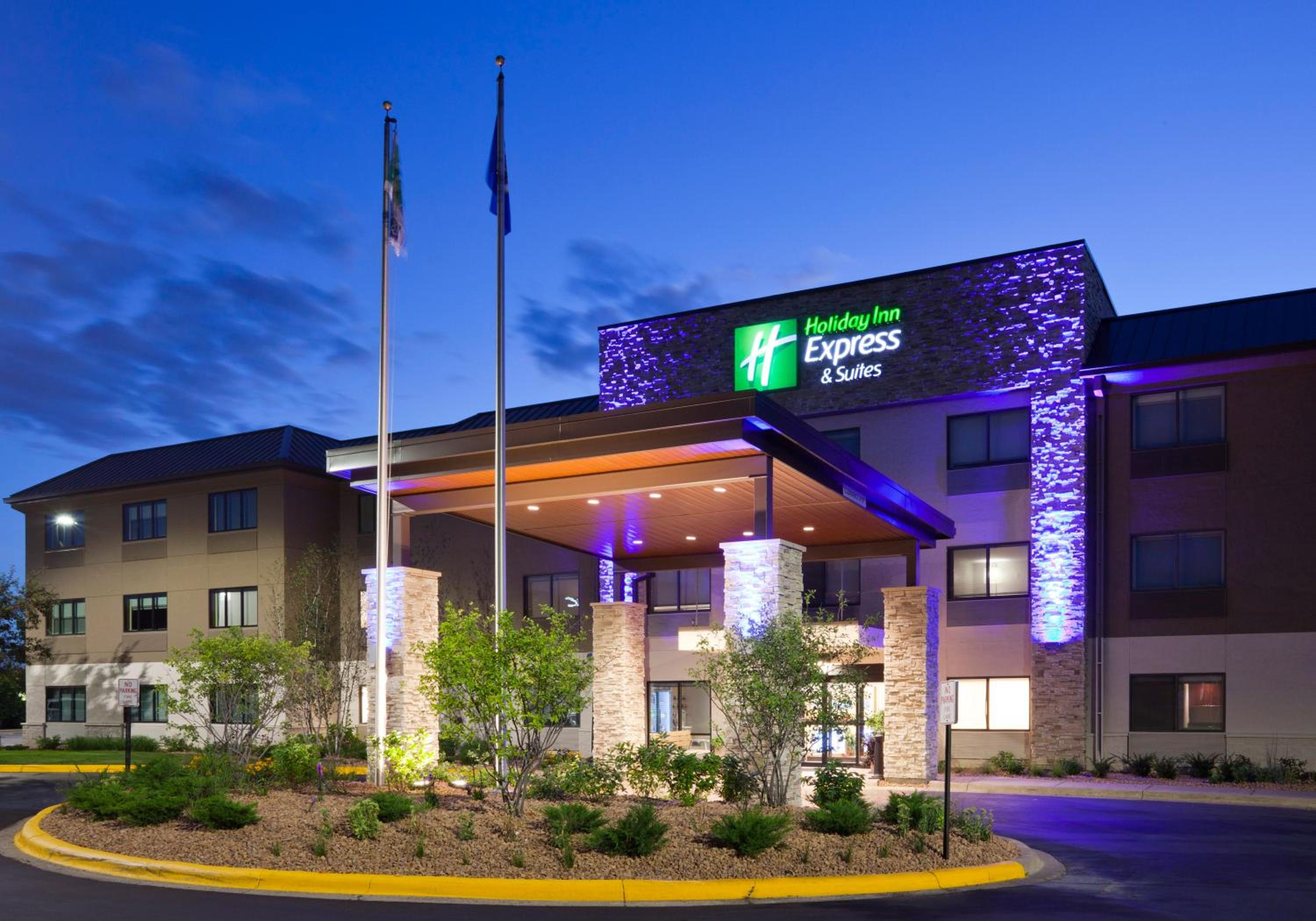Minneapolis / St Paul Vacations - Holiday Inn Express Hotel  Suites Minneapolis-Golden Valley, an IHG Hotel - Property Image 1