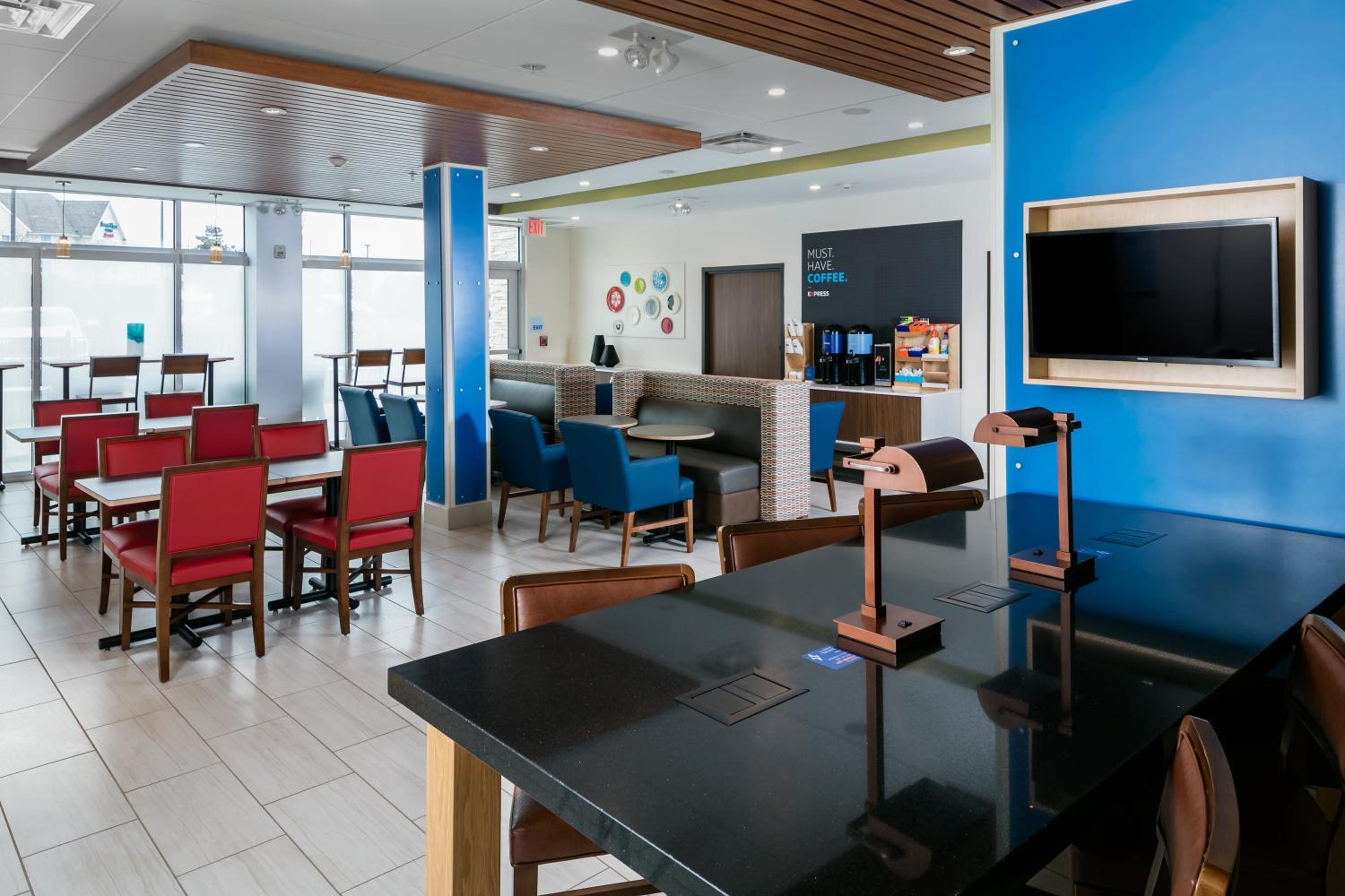Medford Vacations - Holiday Inn Express Suites - Medford, an IHG Hotel - Property Image 15