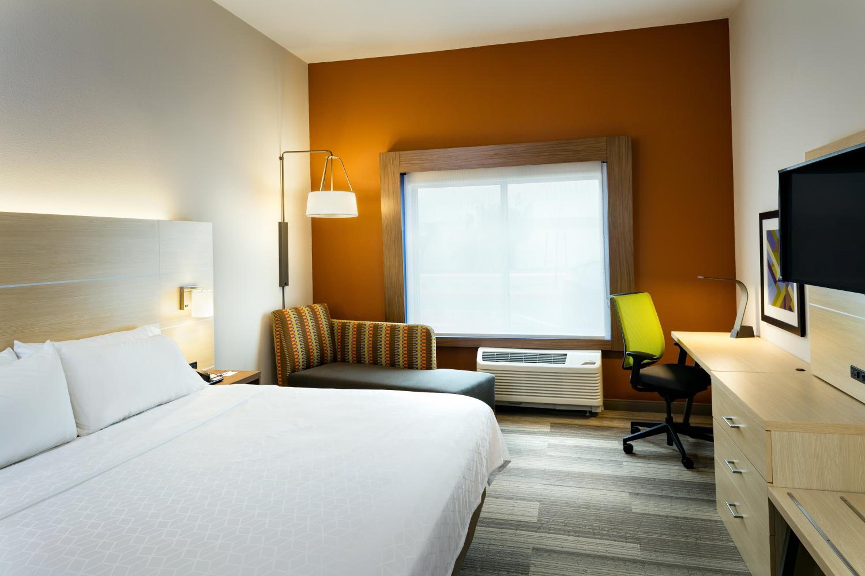 Medford Vacations - Holiday Inn Express Suites - Medford, an IHG Hotel - Property Image 19
