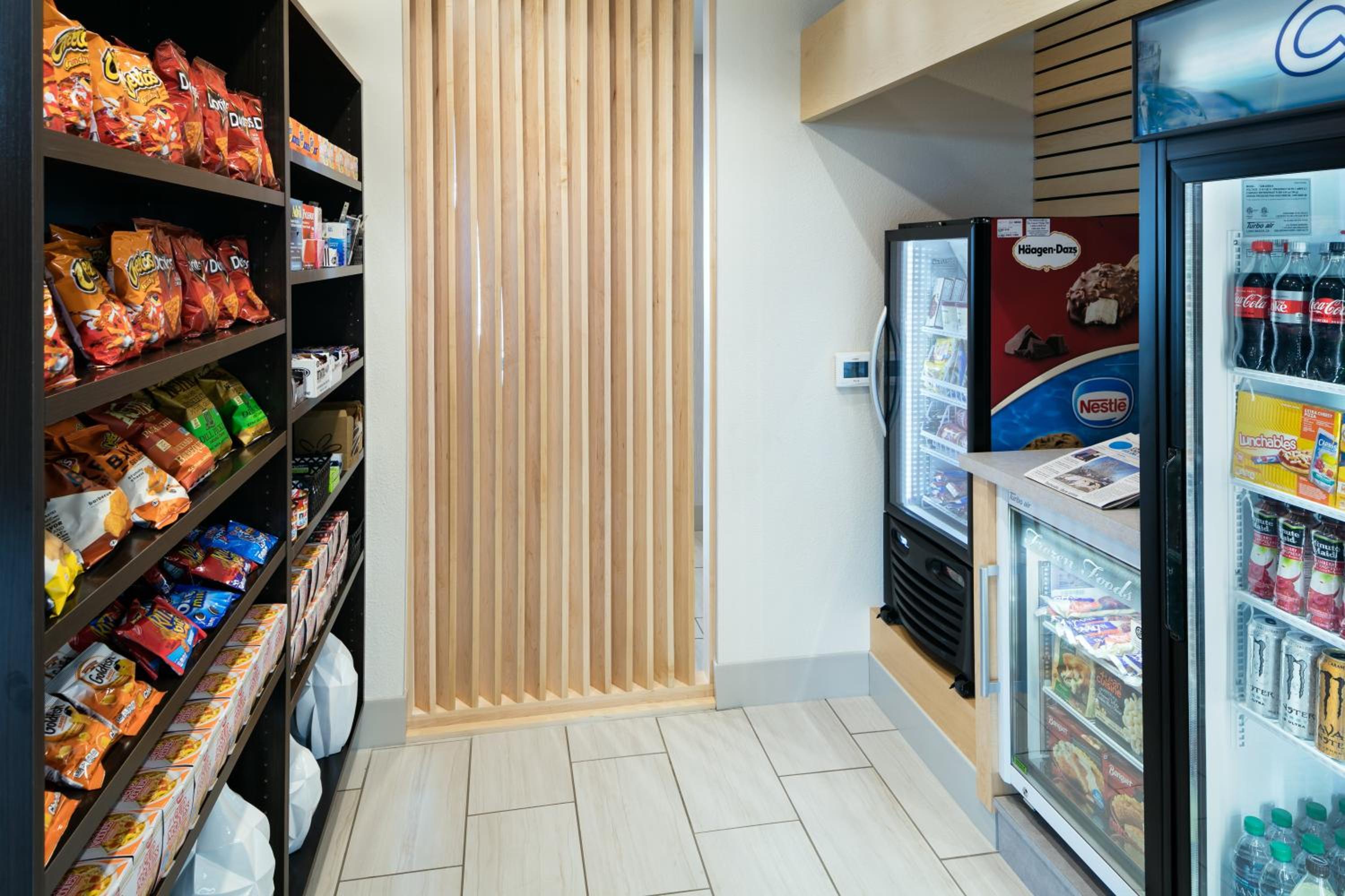 Medford Vacations - Holiday Inn Express  Suites - Medford, an IHG Hotel - Property Image 3