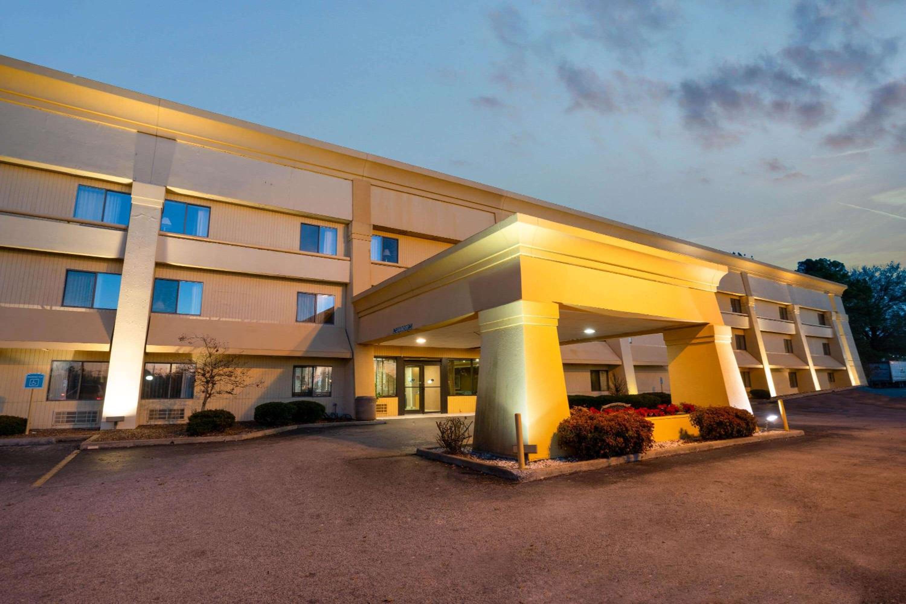 Hawthorn Extended Stay by Wyndham Jackson view 3