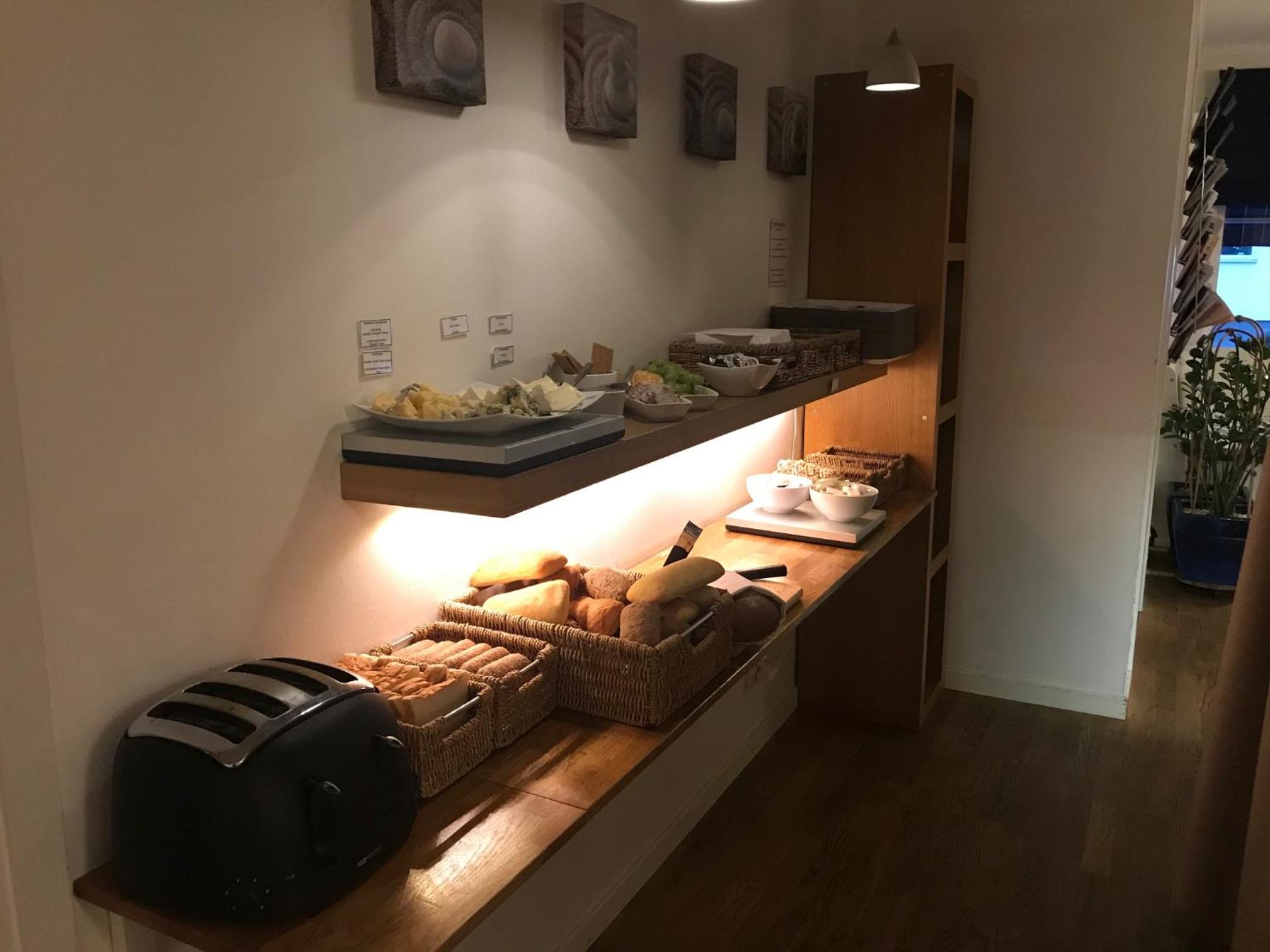 Port Hotel Apartments