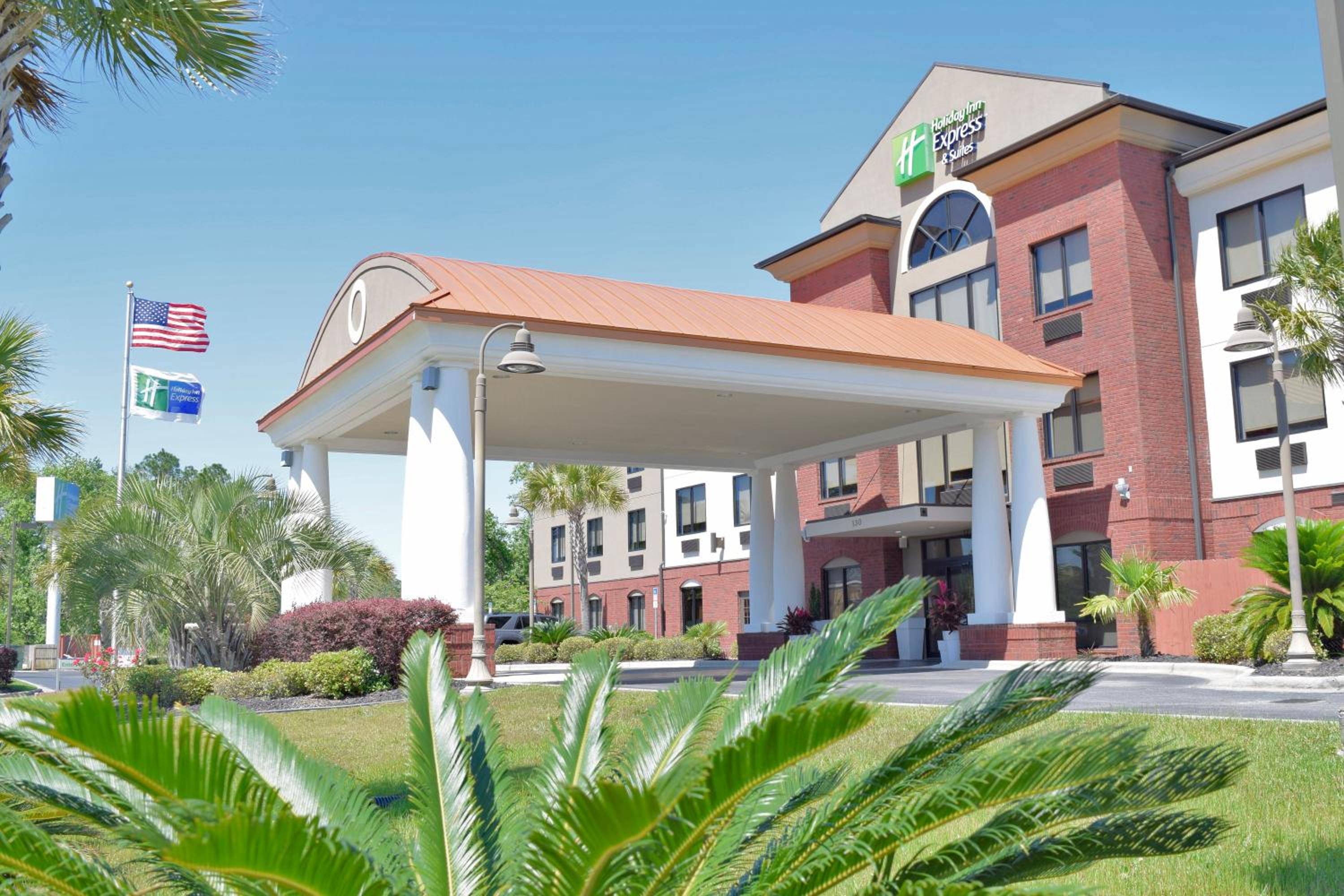 Hotel Holiday Inn Express & Suites Pensacola West I-10, an IHG Hotel - Image 1