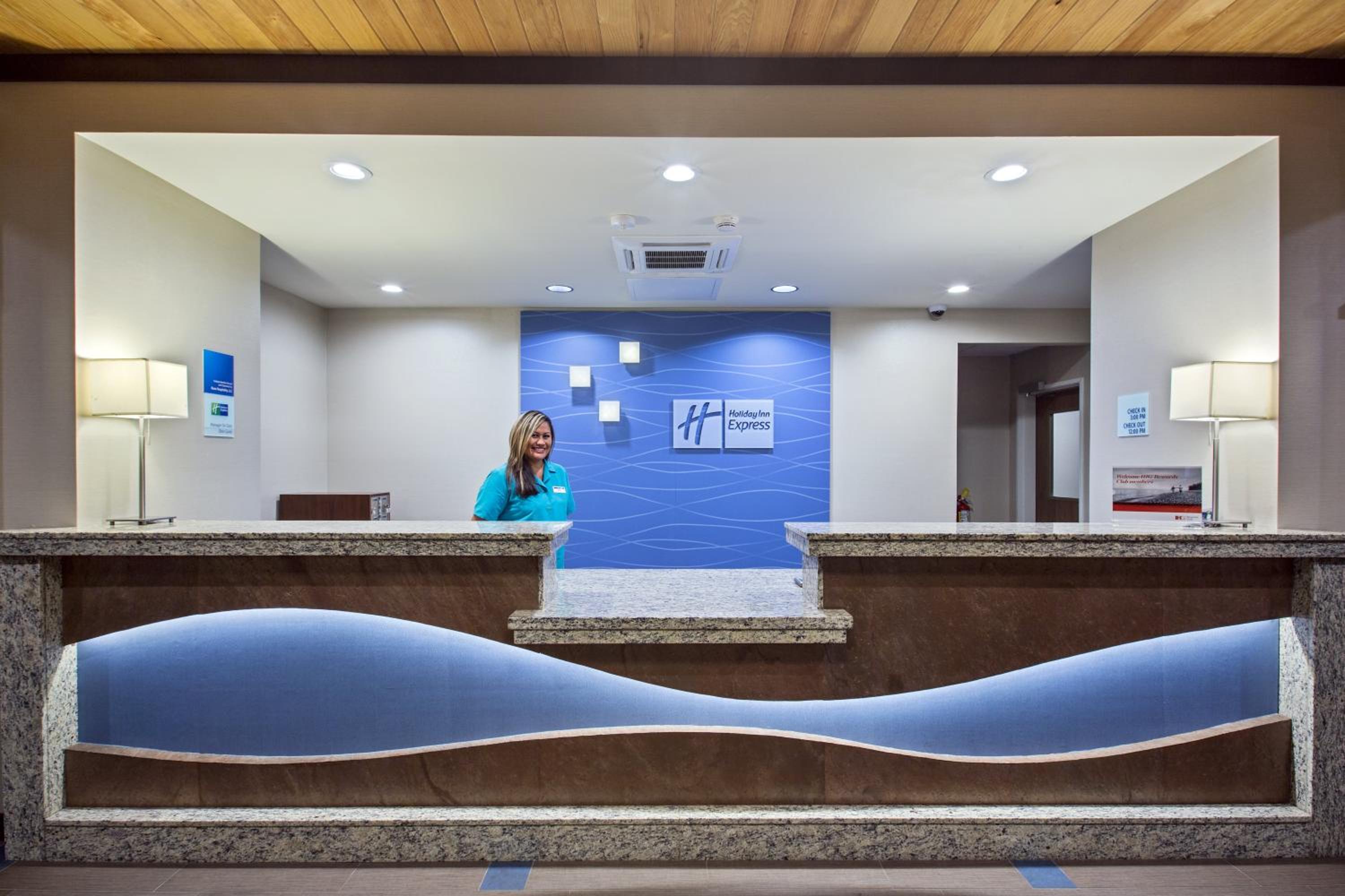 Holiday Inn Express & Suites Kailua-Kona by IHG
