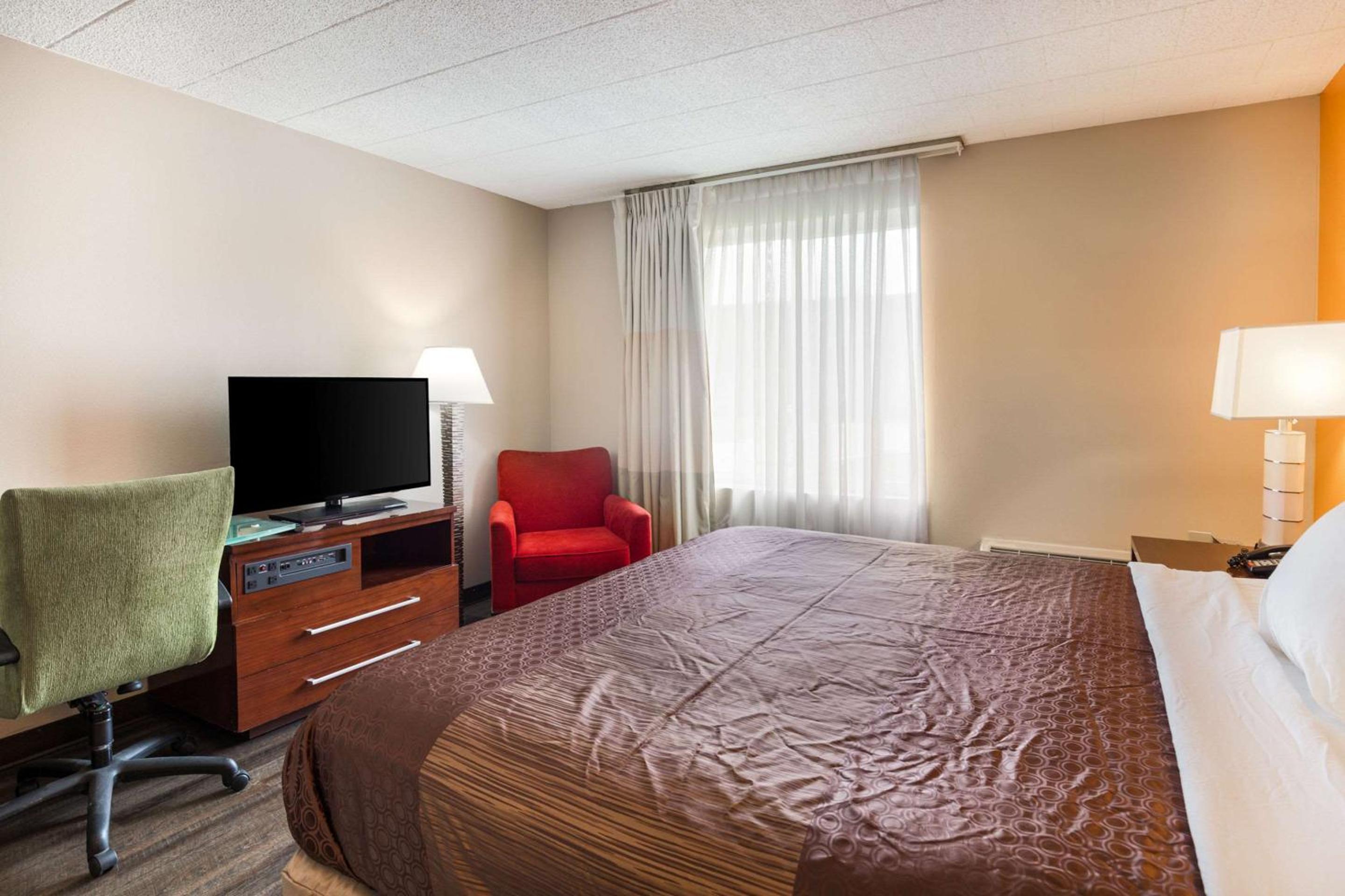 Fairmount Inn & Suites - Stroudsburg, Poconos