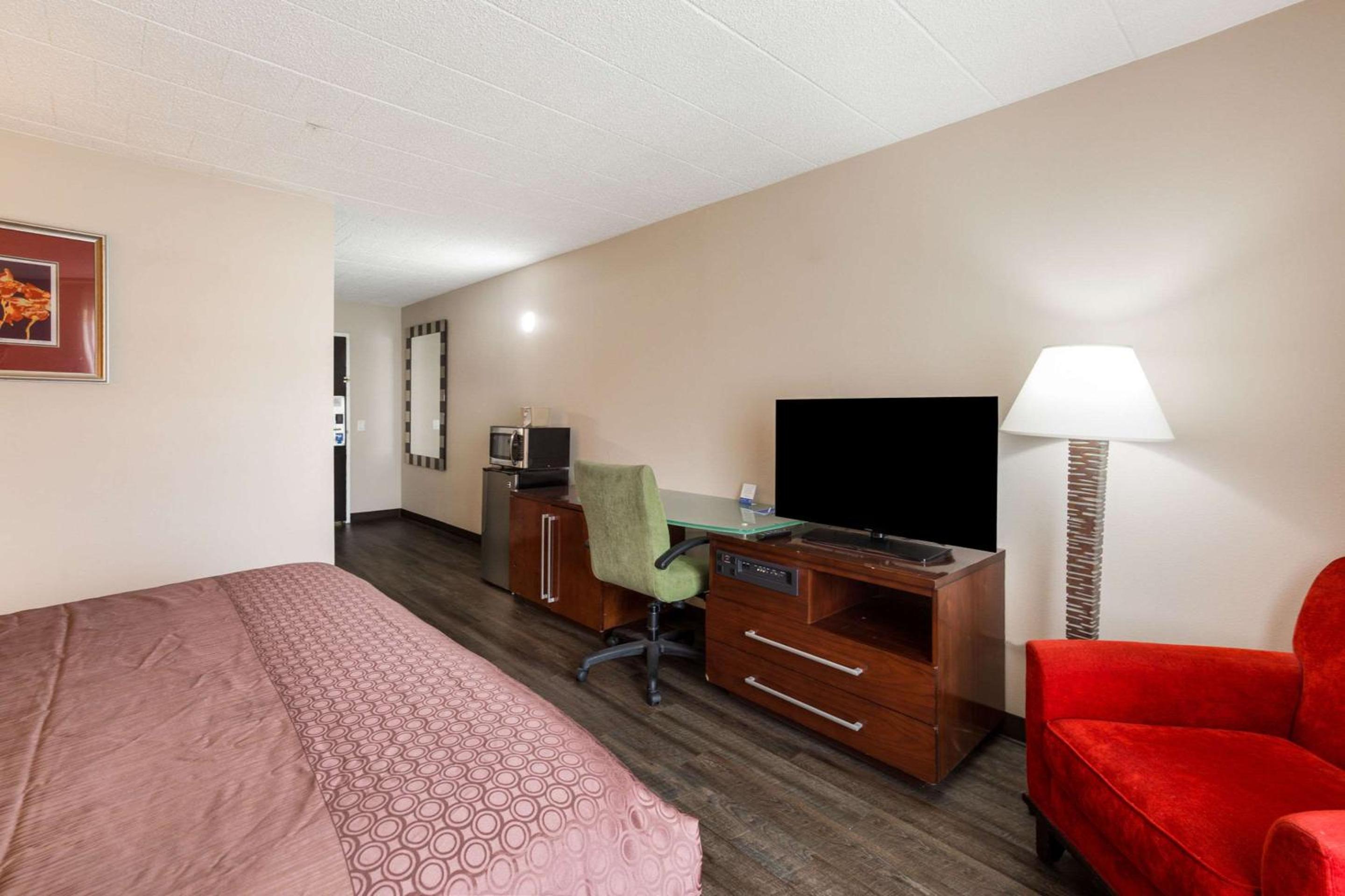 Fairmount Inn & Suites - Stroudsburg, Poconos