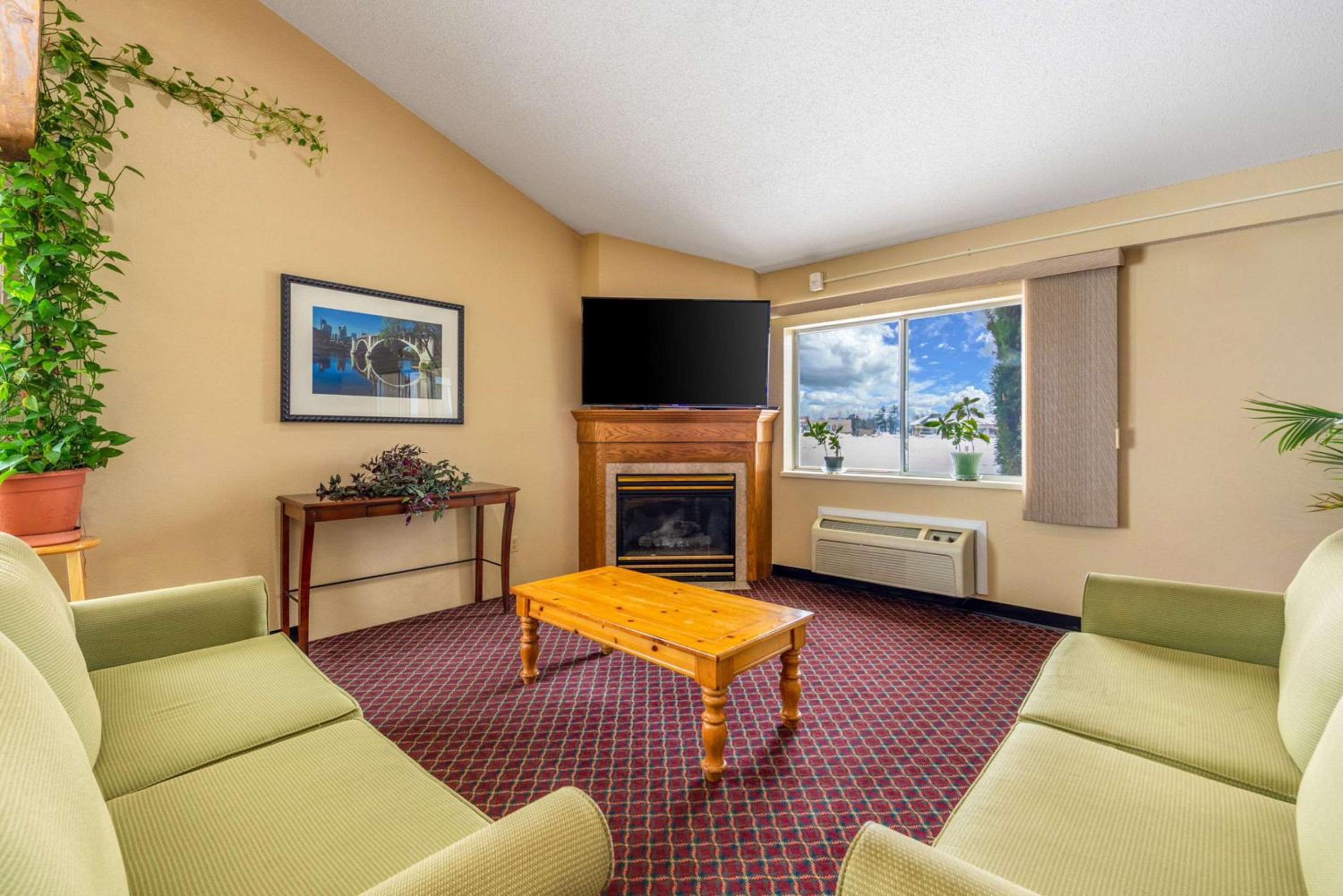 Royal Inn & Suites Milaca view 2