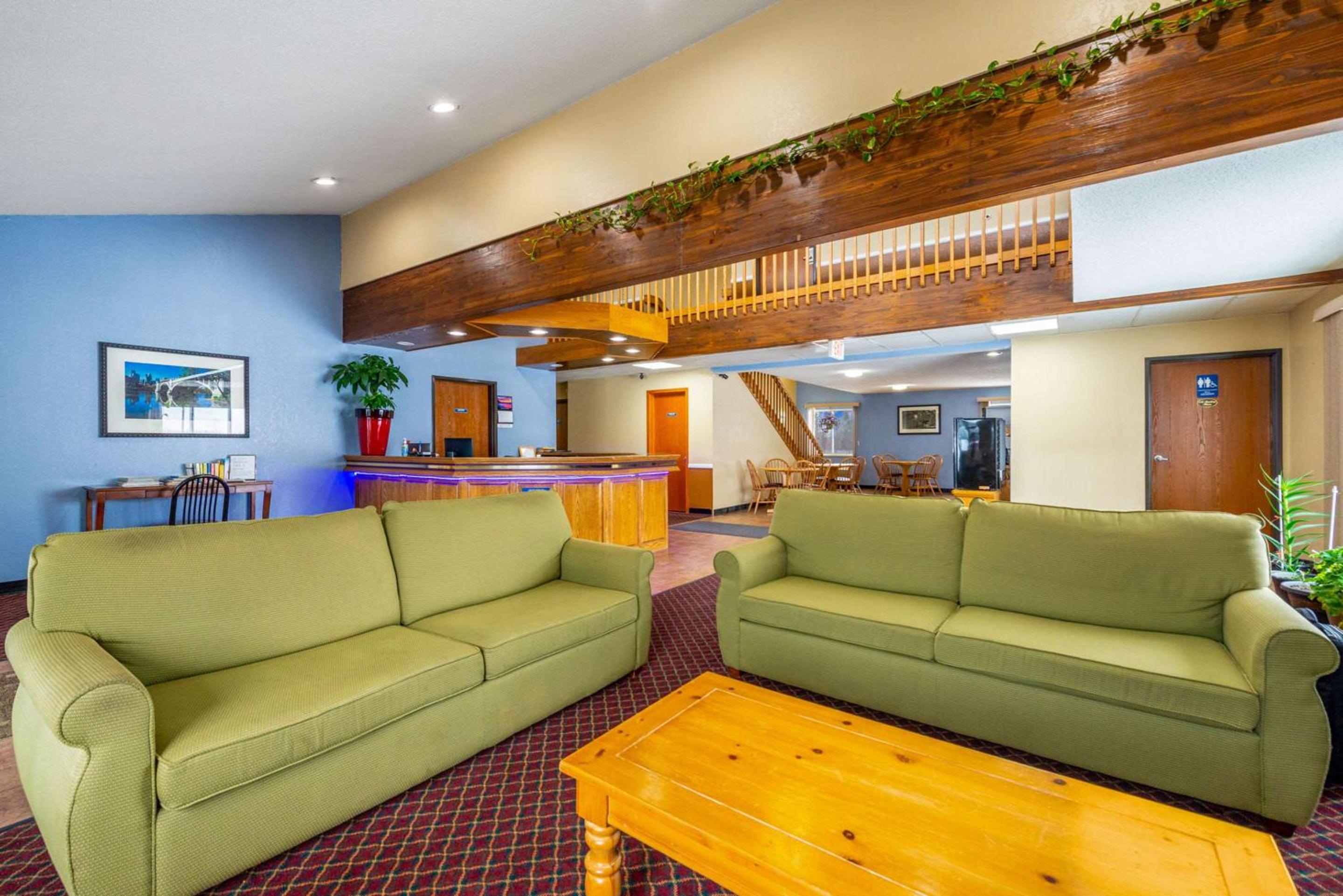 Royal Inn & Suites Milaca view 4