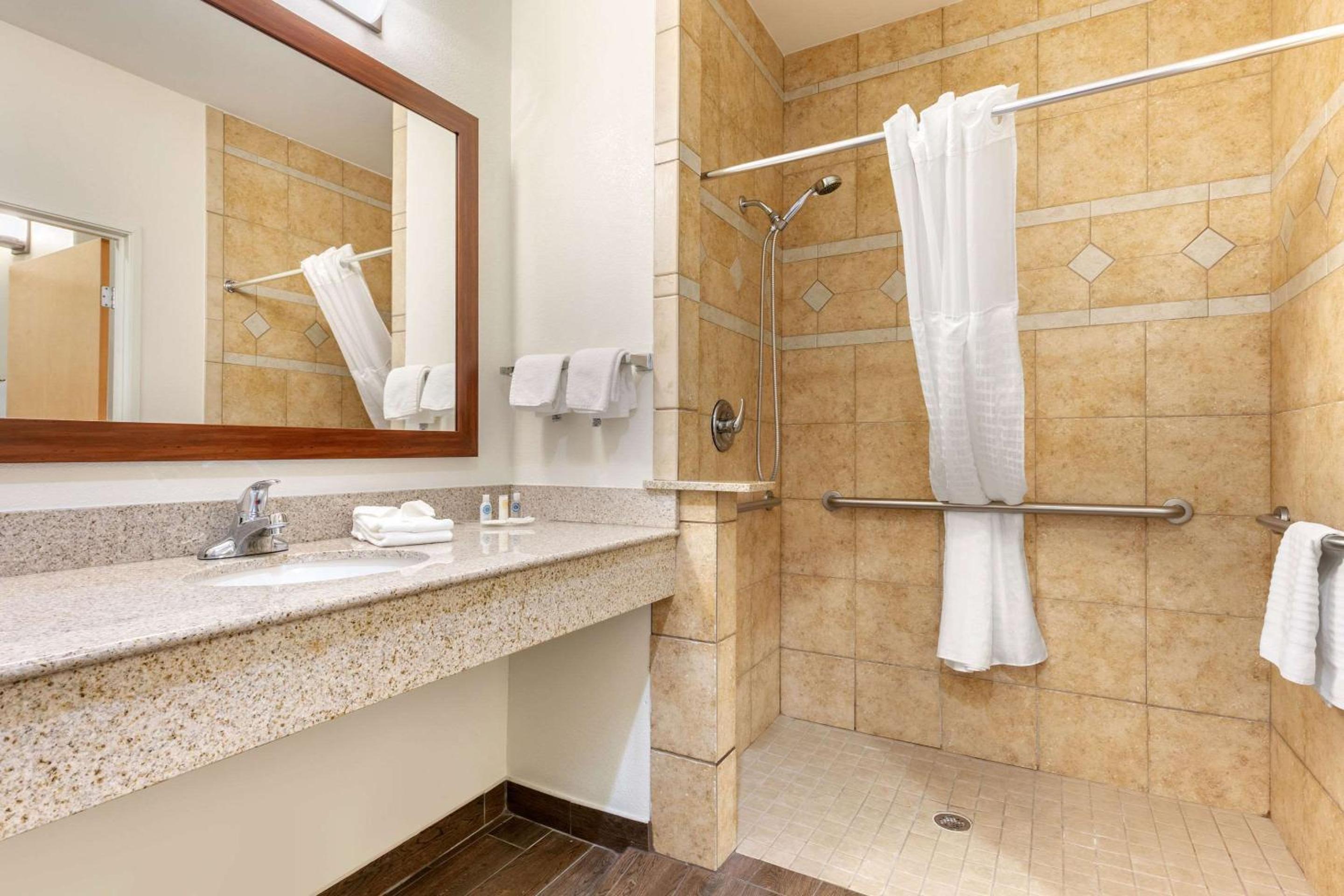 Comfort Suites Batesville view 5