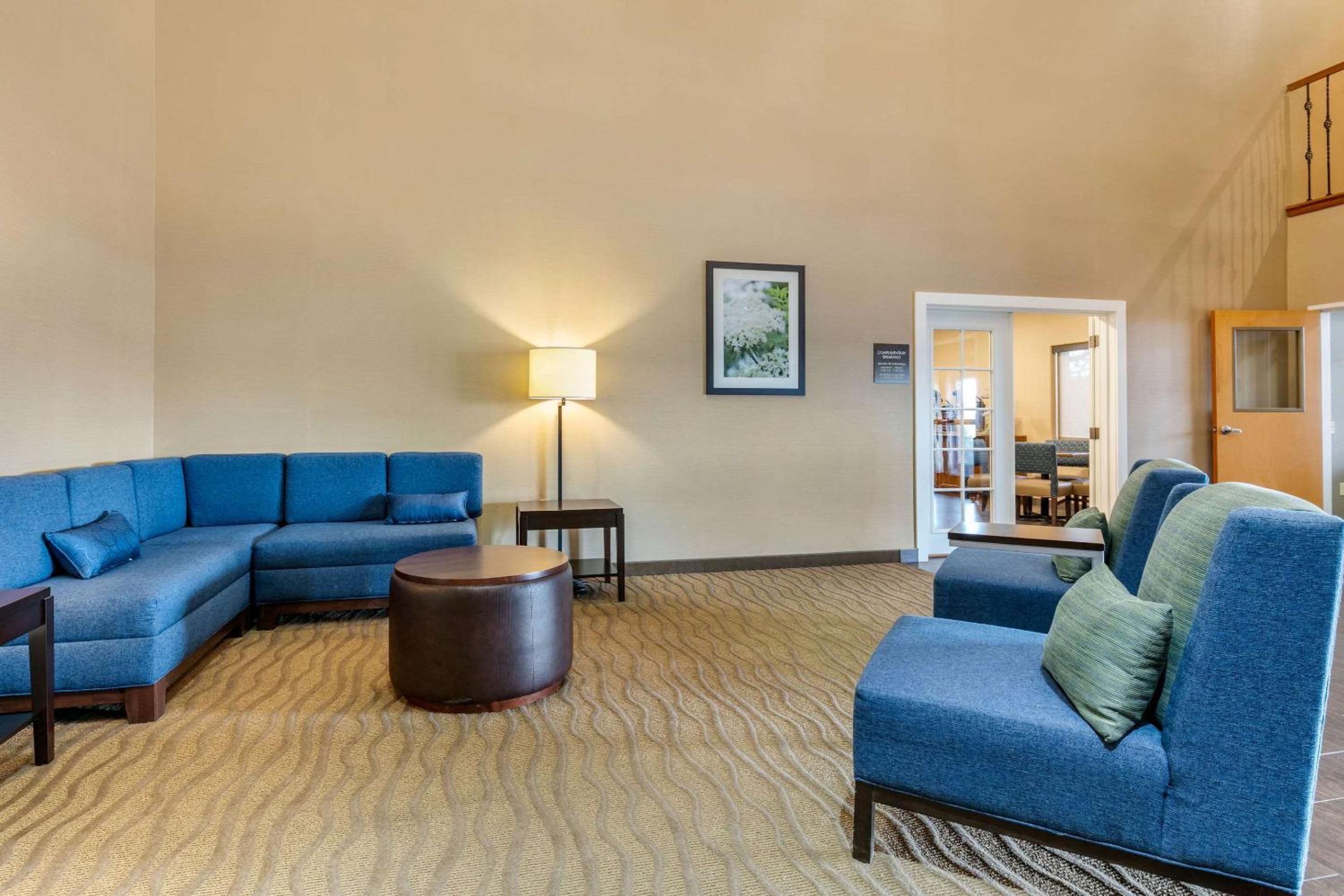 Comfort Suites Batesville view 4