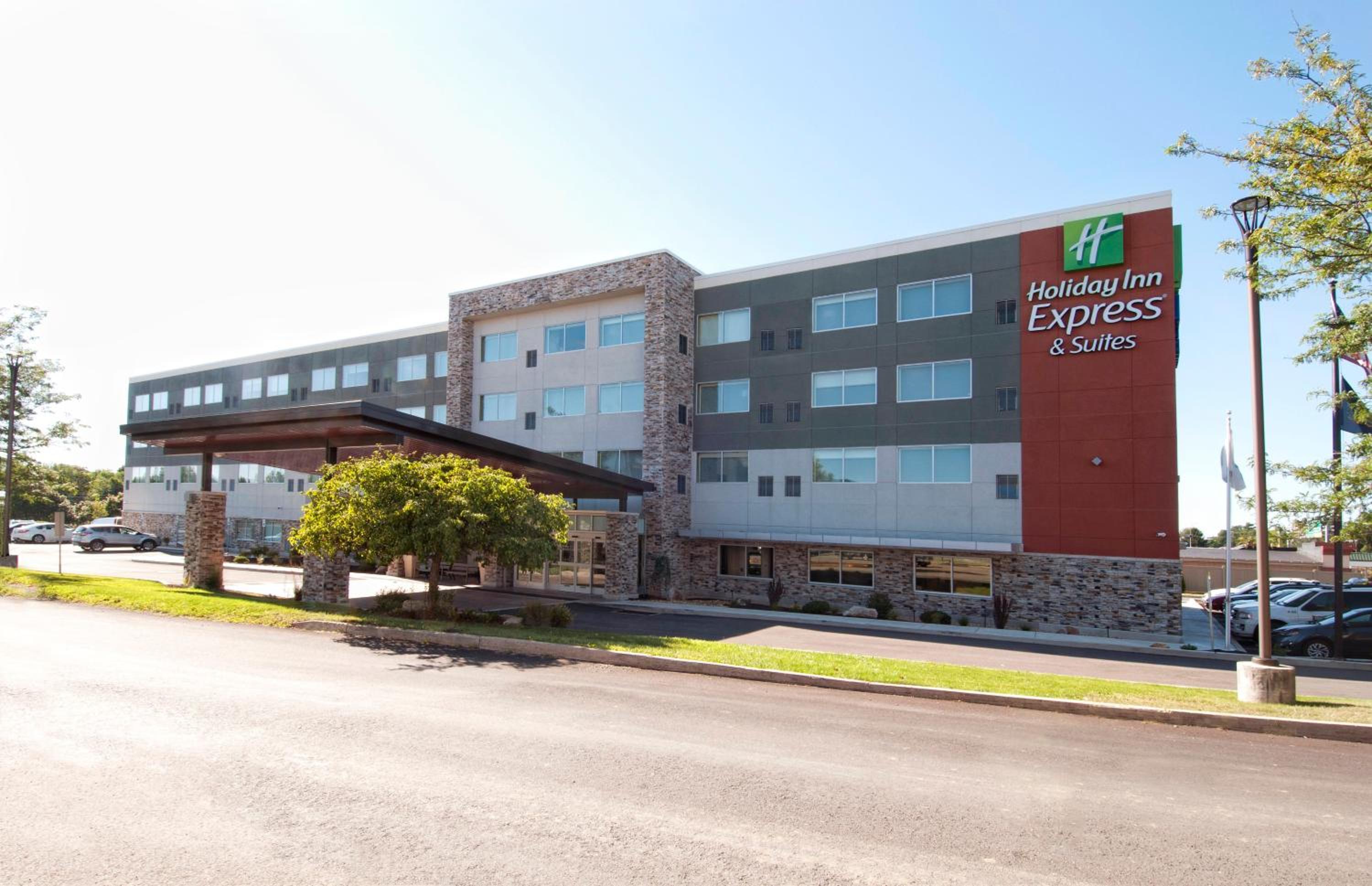 Hotel Holiday Inn Express & Suites Johnstown, an IHG Hotel - Image 1