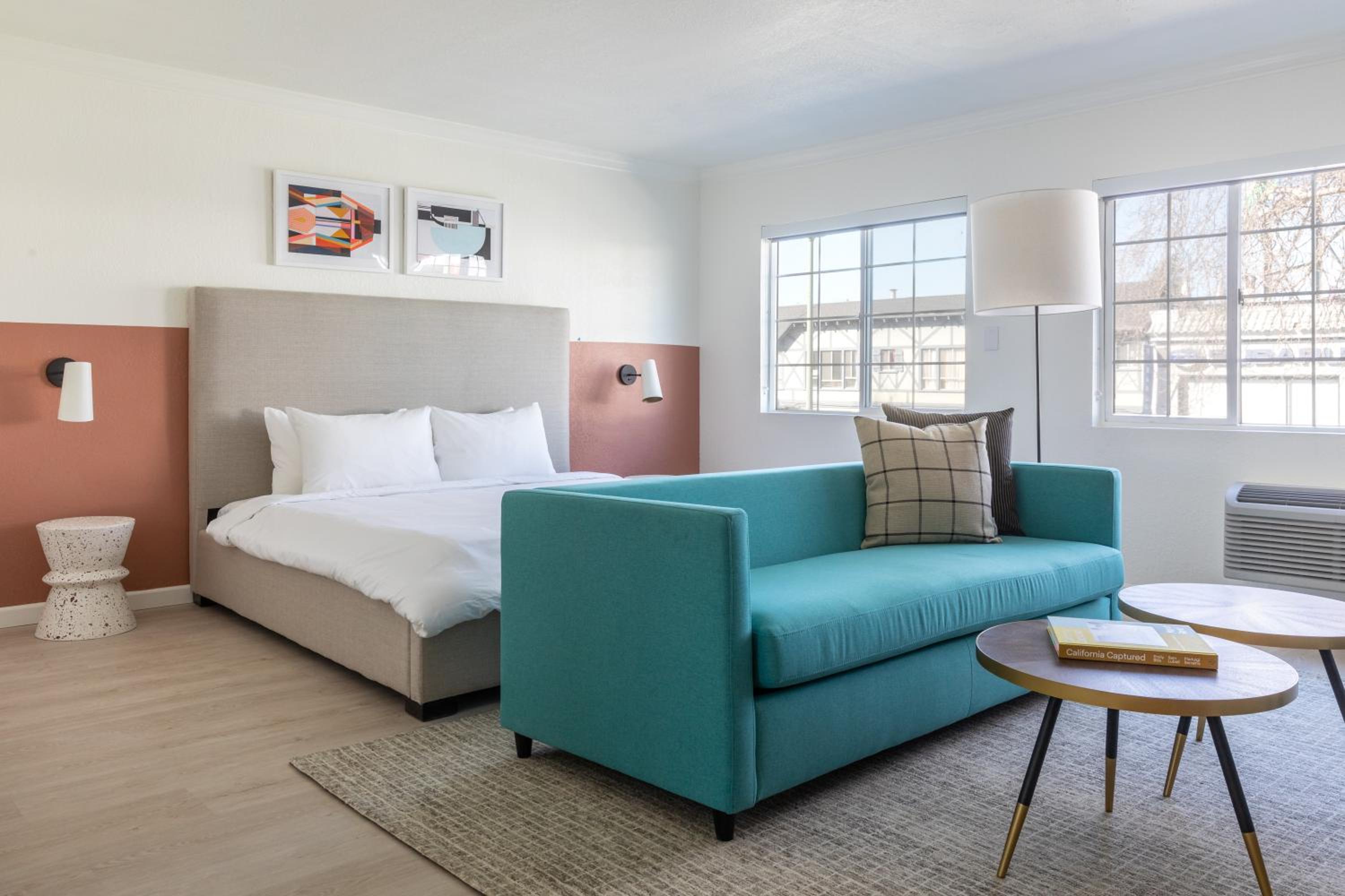 Signature Inn Oakland