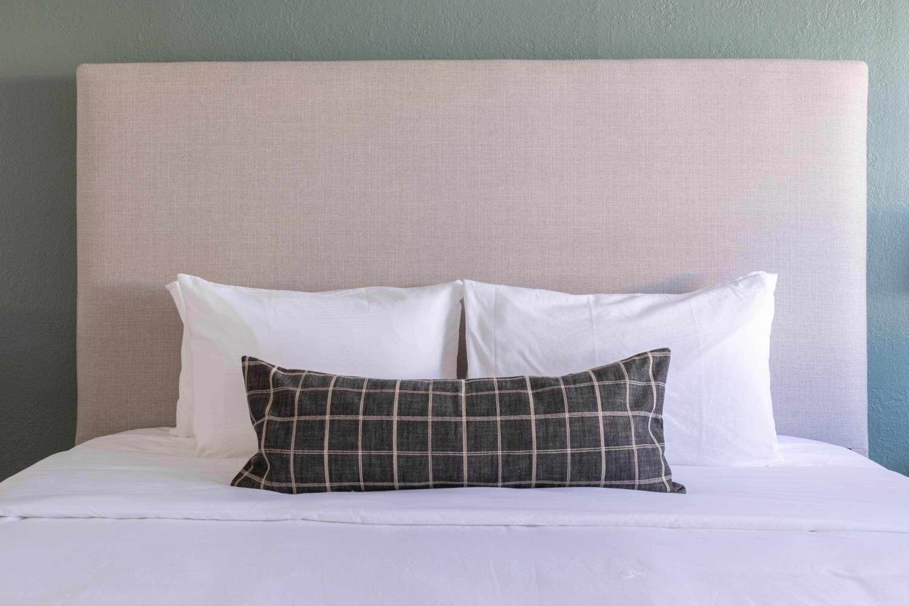 Signature Inn Oakland