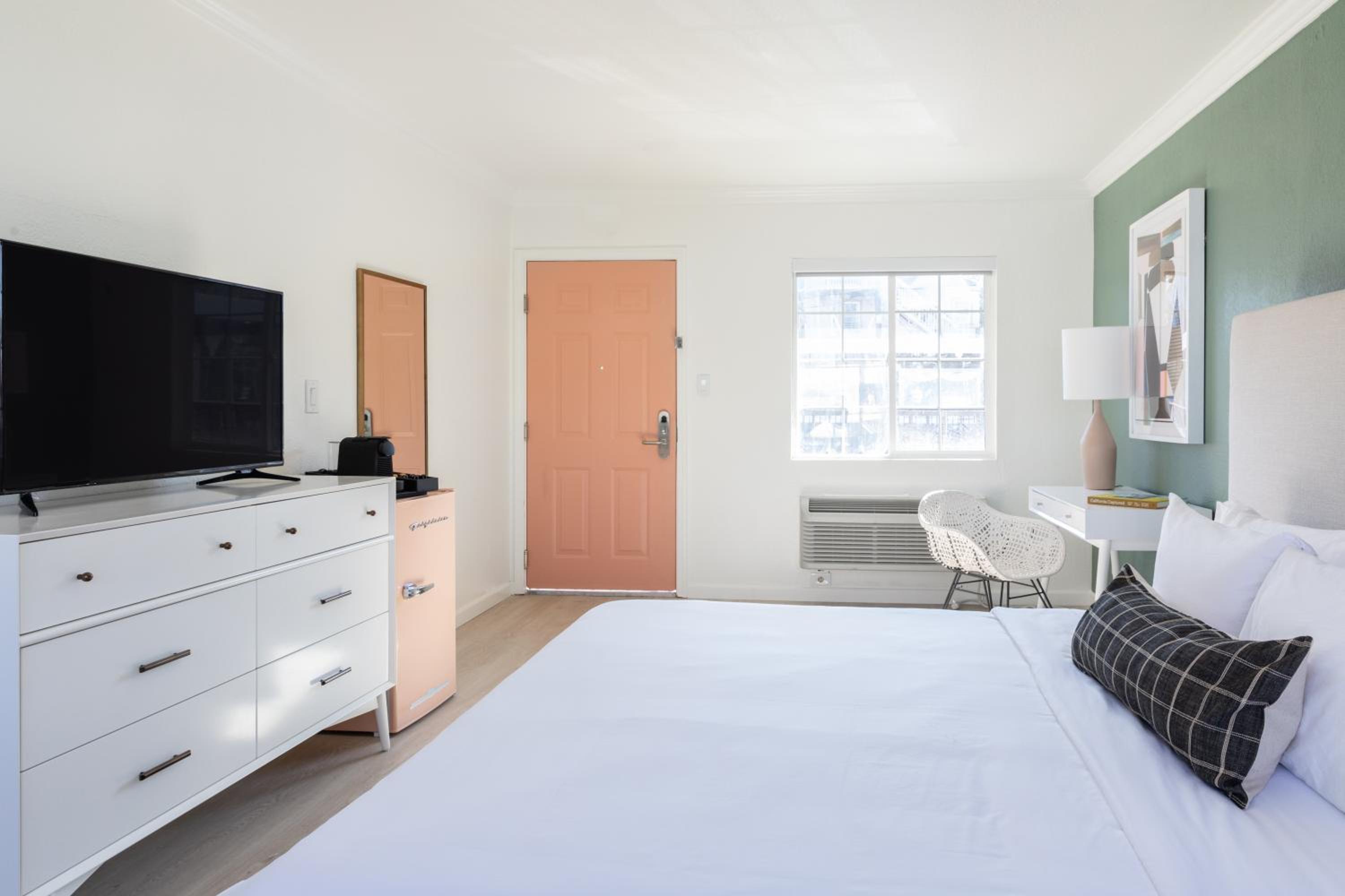 Signature Inn Oakland