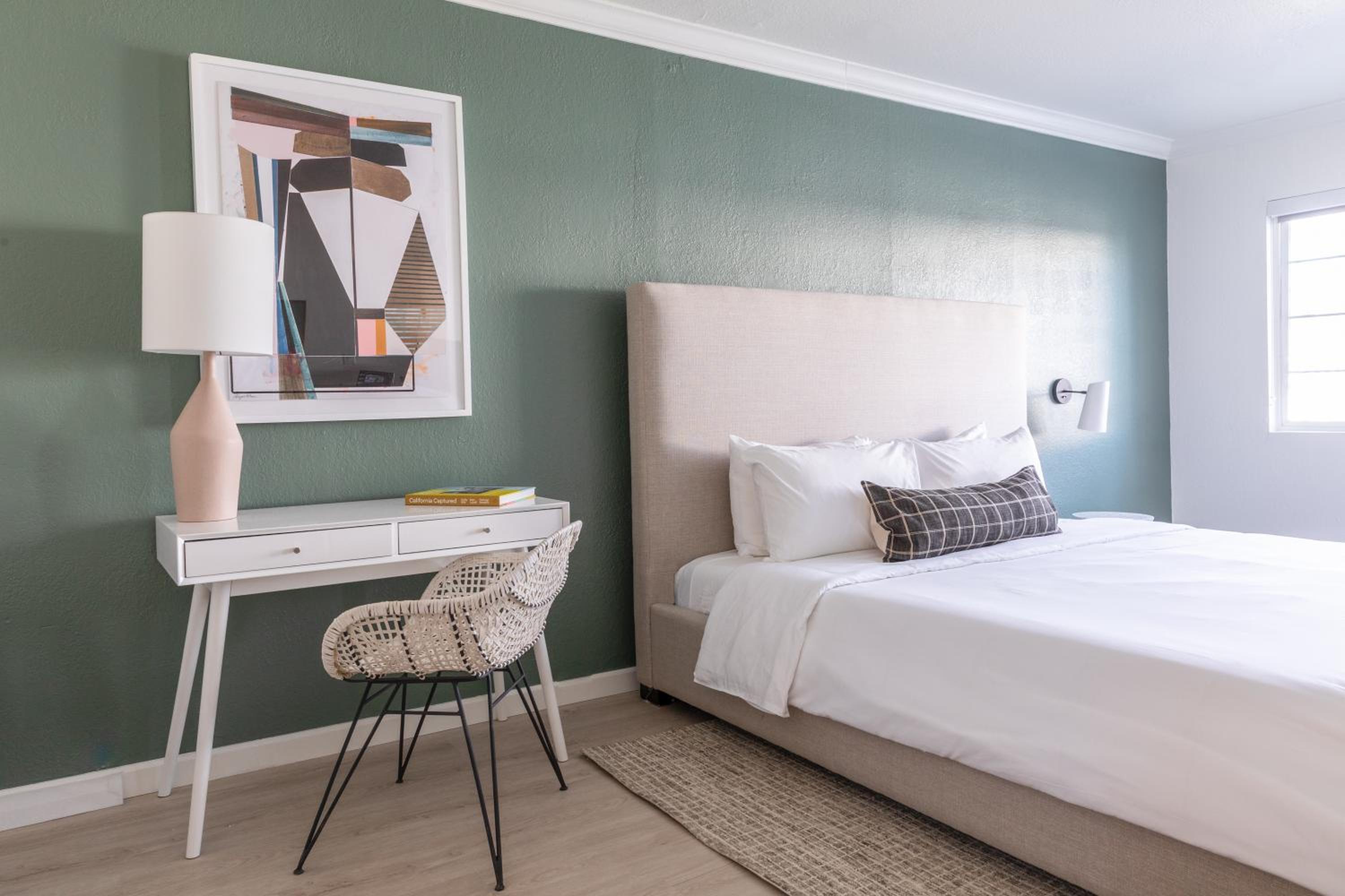 Signature Inn Oakland