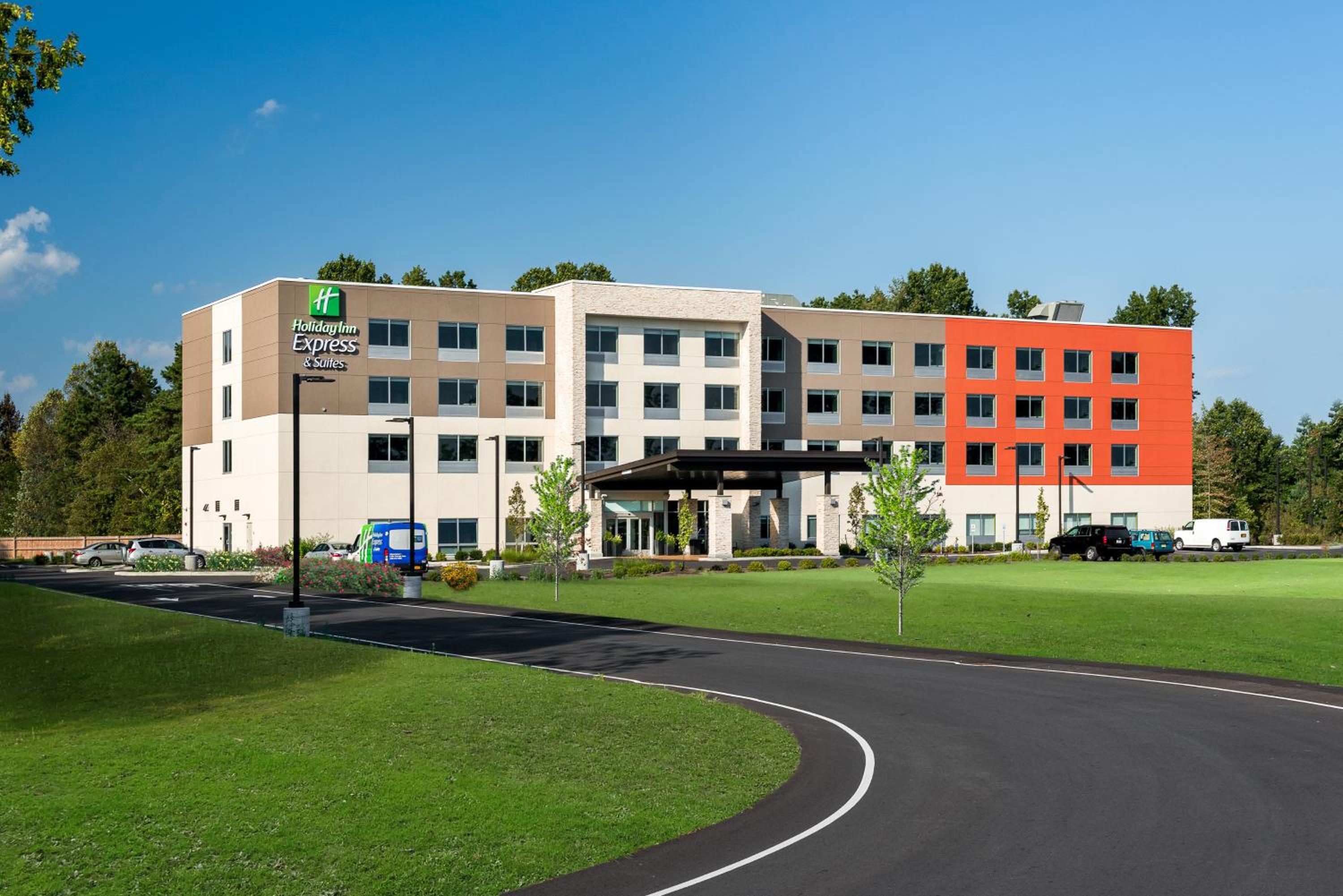 Hotel Holiday Inn Express & Suites Queensbury - Lake George Area By Ihg