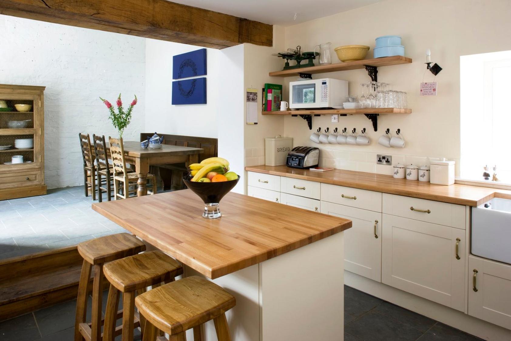 Morton House Holiday Let Yorkshire Dales - One property 4 brm Farmhouse, 3brm Stable Block Sleeps 2-16 view 2