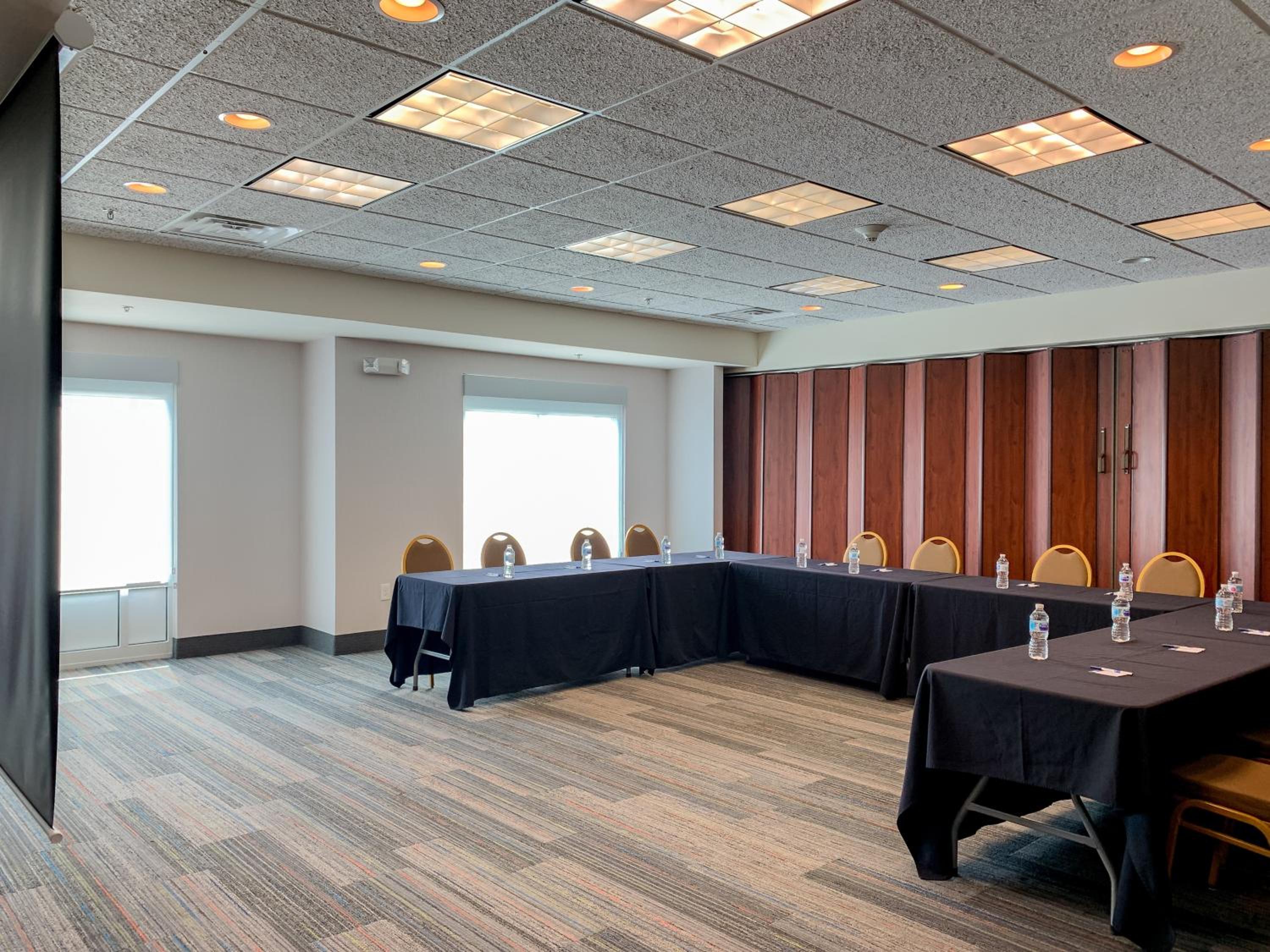 Lexington Vacations - Holiday Inn Express Suites Lexington Downtown Area-Keeneland, an IHG Hotel - Property Image 18