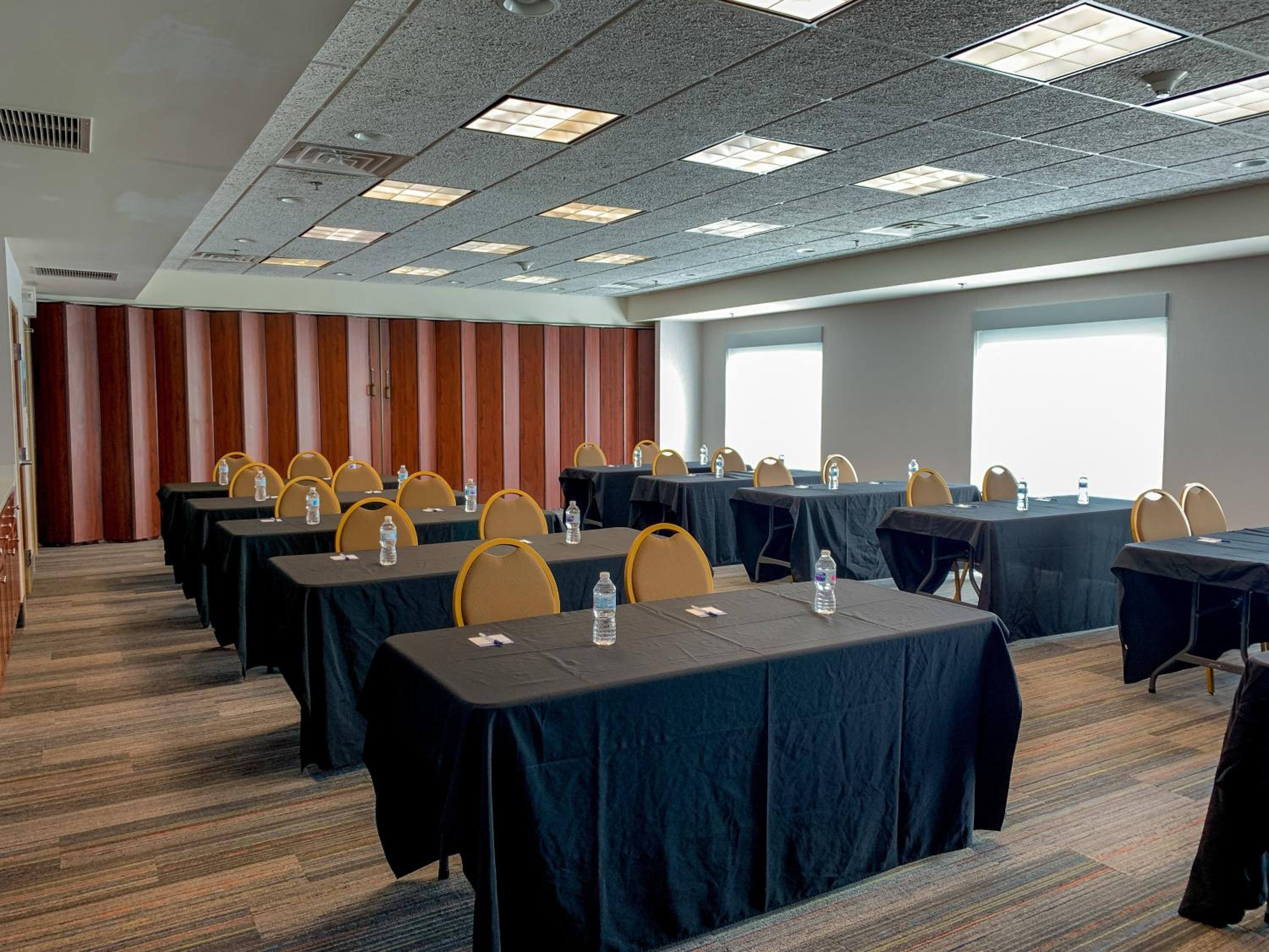 Lexington Vacations - Holiday Inn Express Suites Lexington Downtown Area-Keeneland, an IHG Hotel - Property Image 26