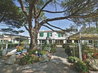 Hotel Le Parasol - Image 1