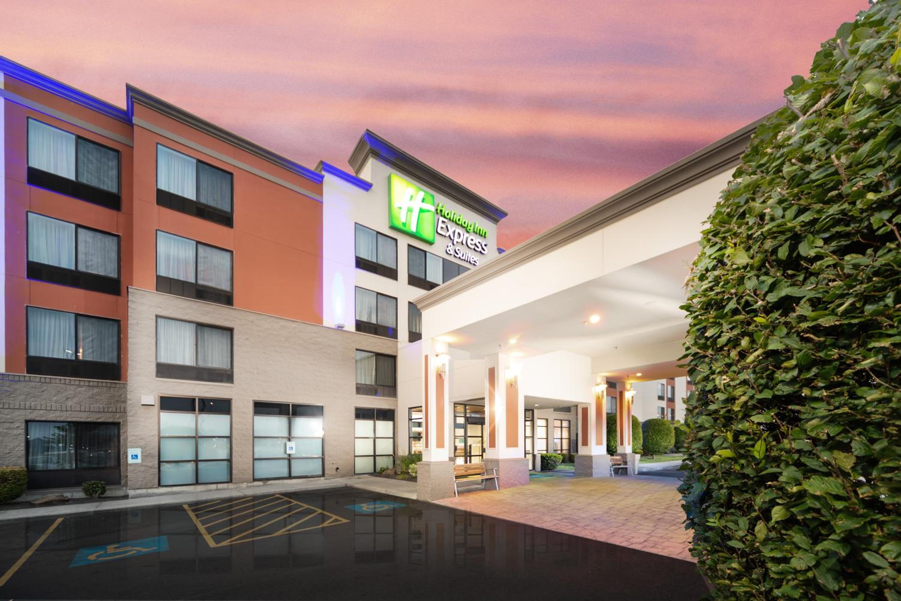 Hotel Holiday Inn Express Hotel & Suites Pasco-TriCities, an IHG Hotel - Image 1