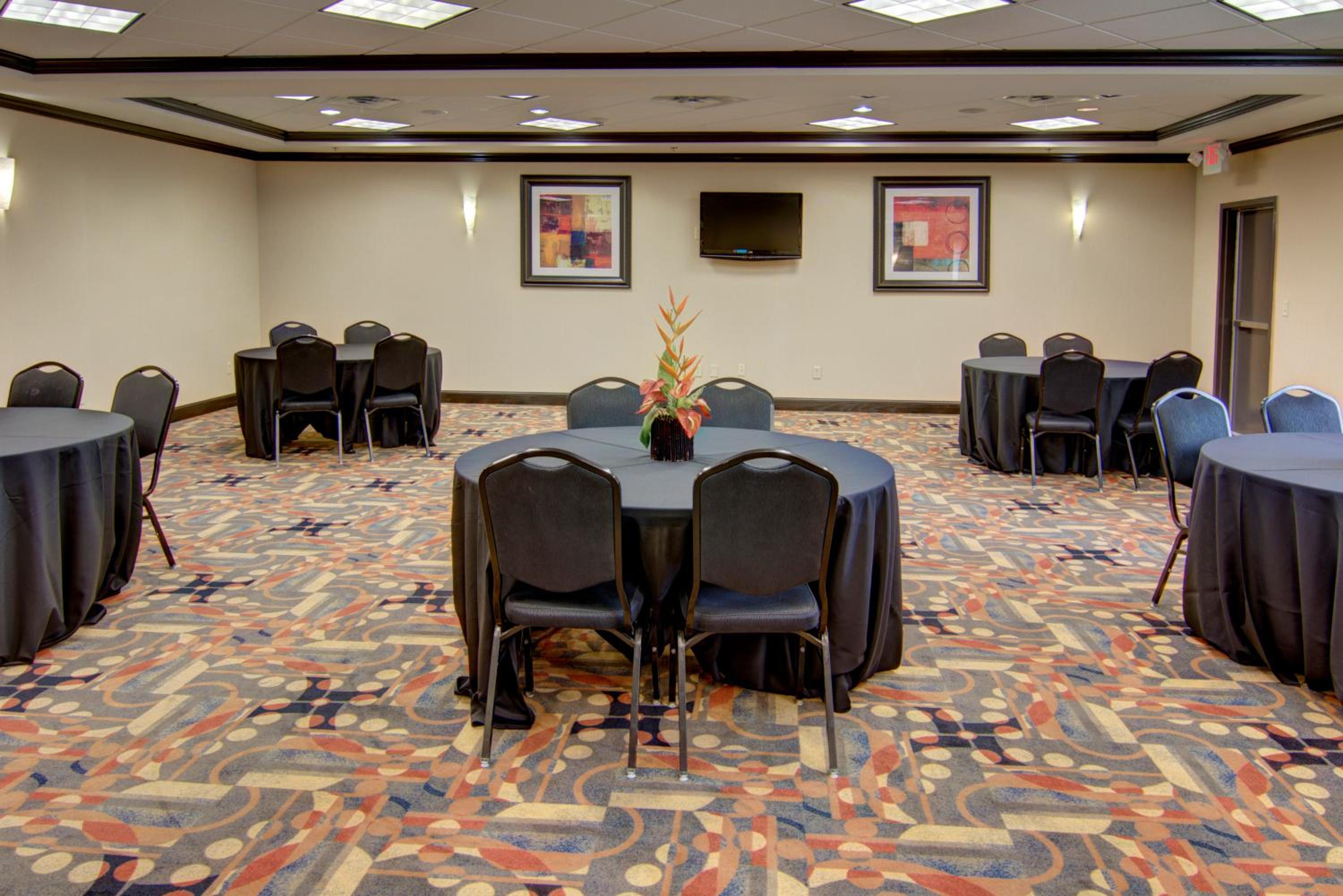 Paris Vacations - Holiday Inn Express Hotel  Suites Paris, an IHG Hotel - Property Image 24