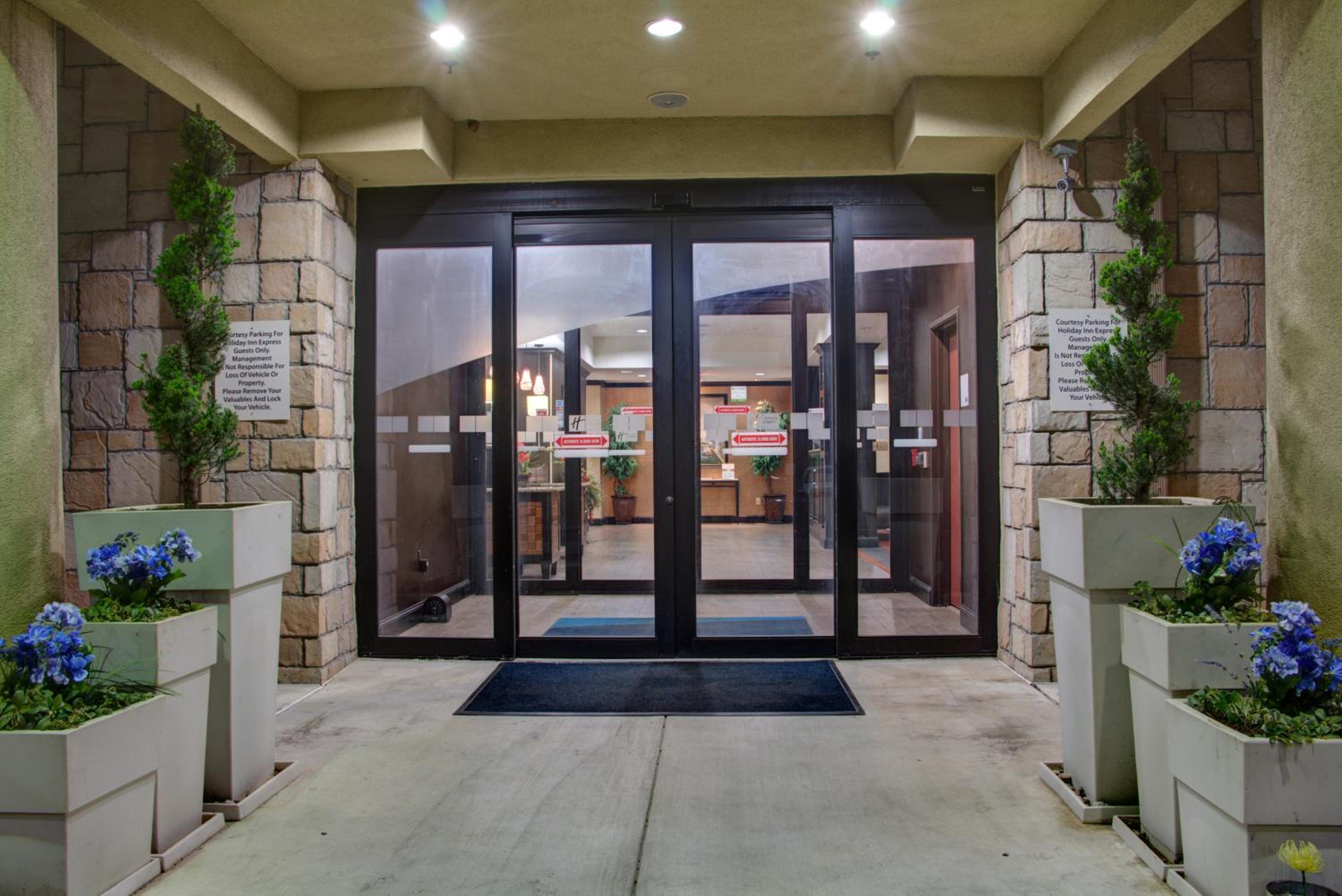 Paris Vacations - Holiday Inn Express Hotel  Suites Paris, an IHG Hotel - Property Image 32