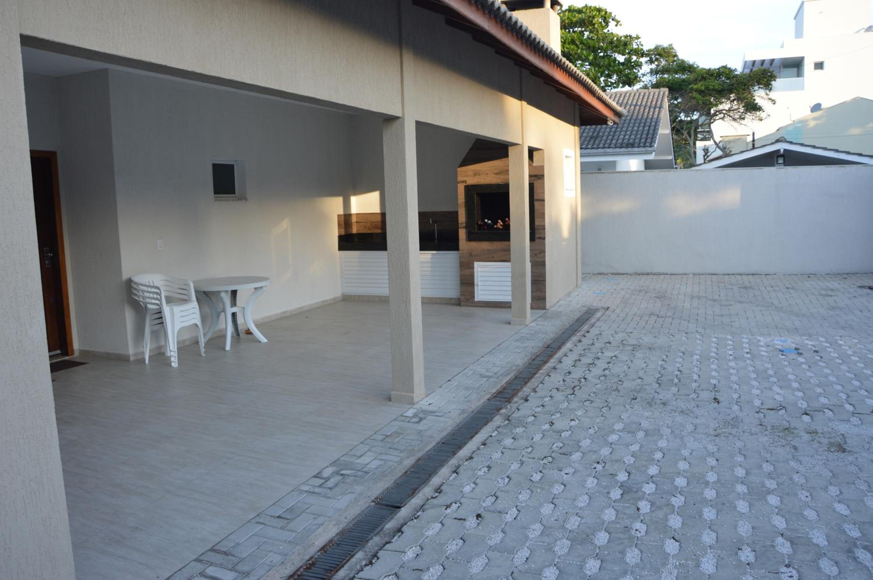 Belíssima Casa - Pé na areia - Bombinhas - Canto Grande