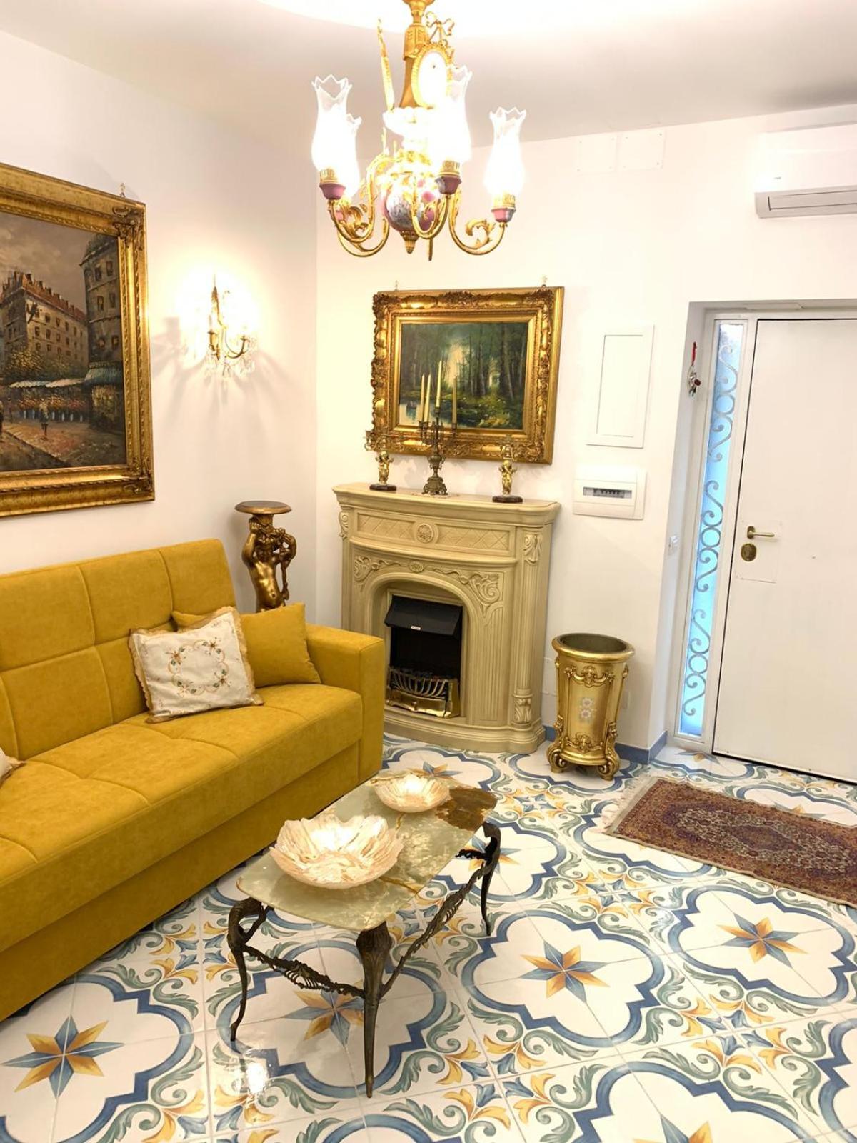Giallo Napoletano Home