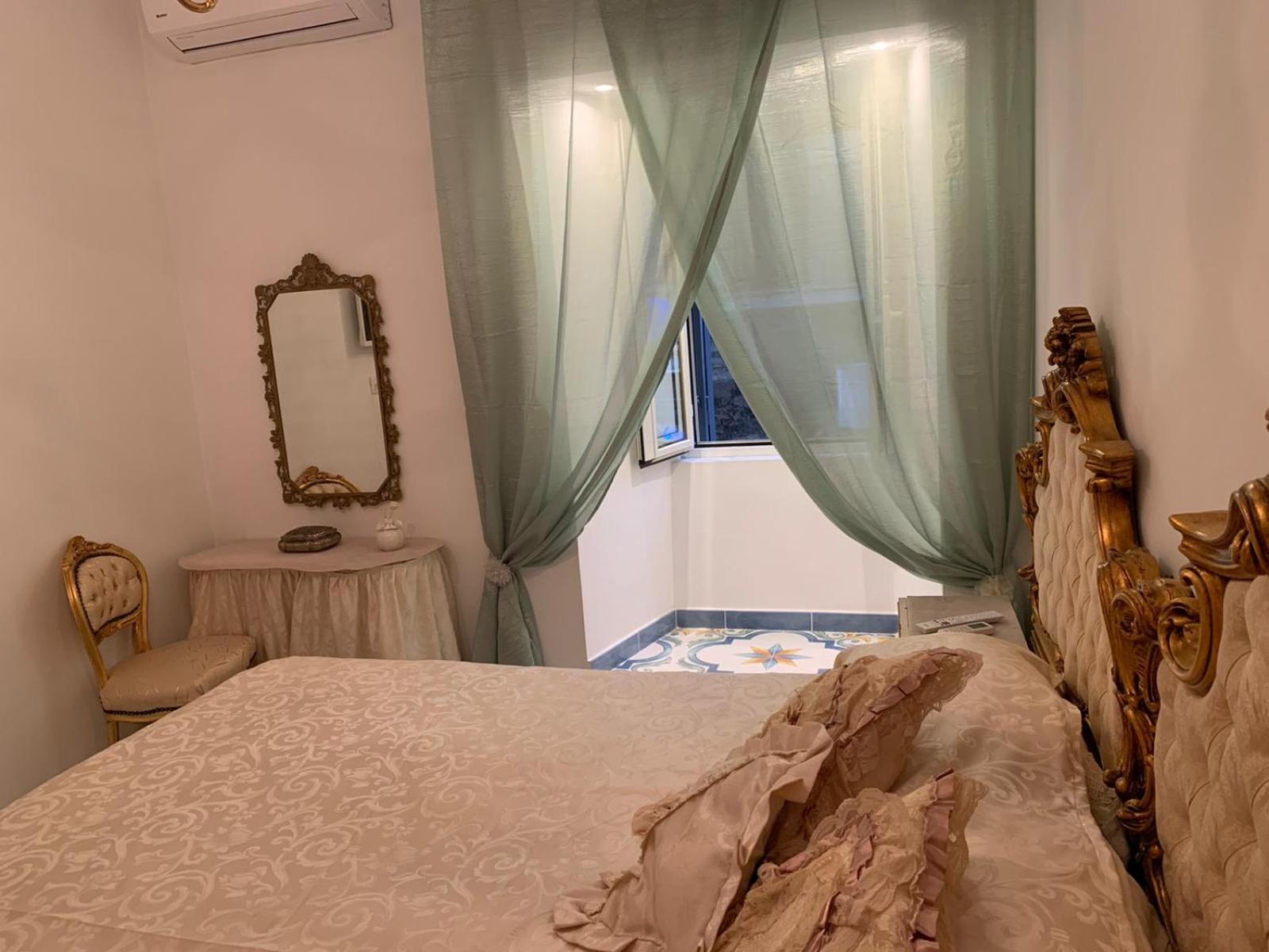 Giallo Napoletano Home