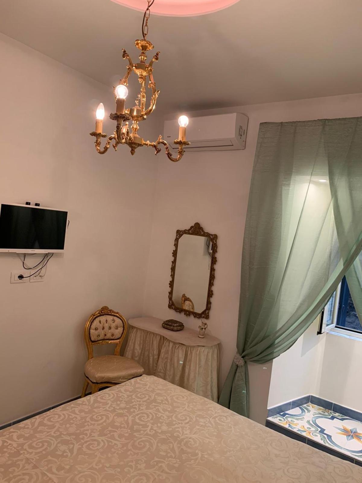 Giallo Napoletano Home