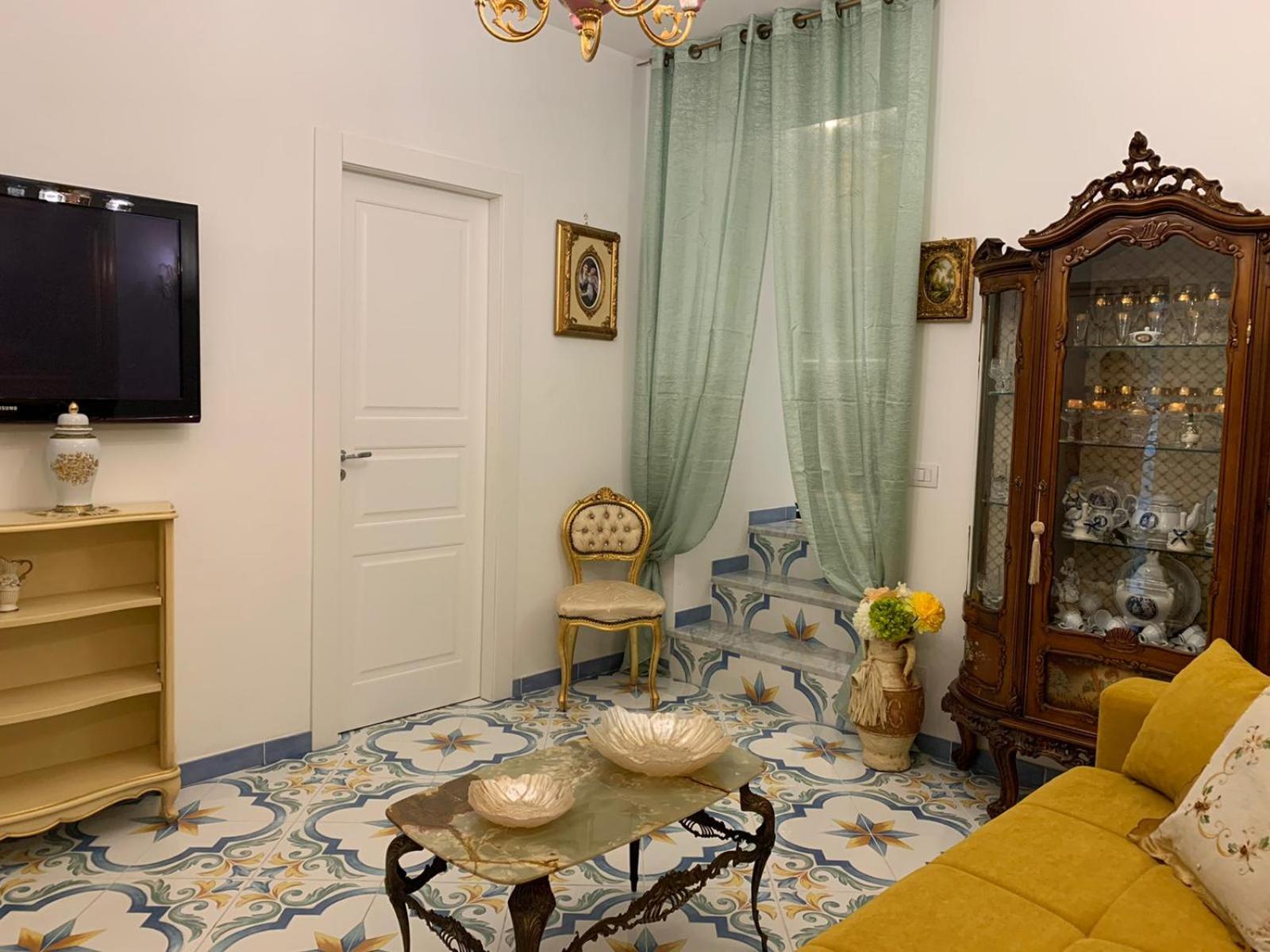 Giallo Napoletano Home