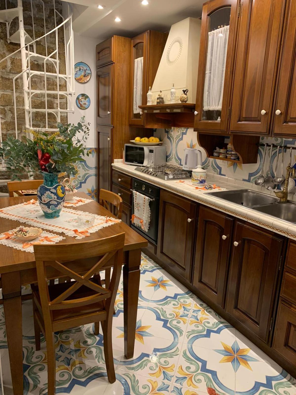 Giallo Napoletano Home