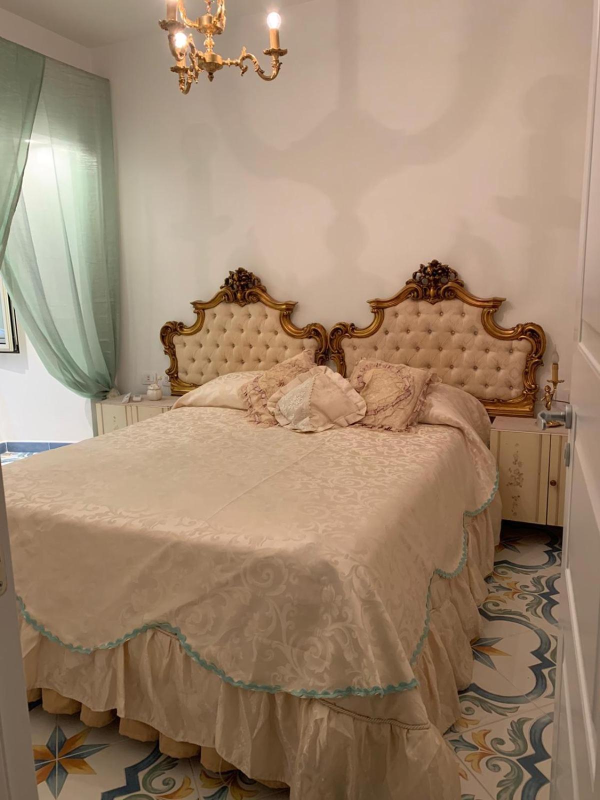 Giallo Napoletano Home