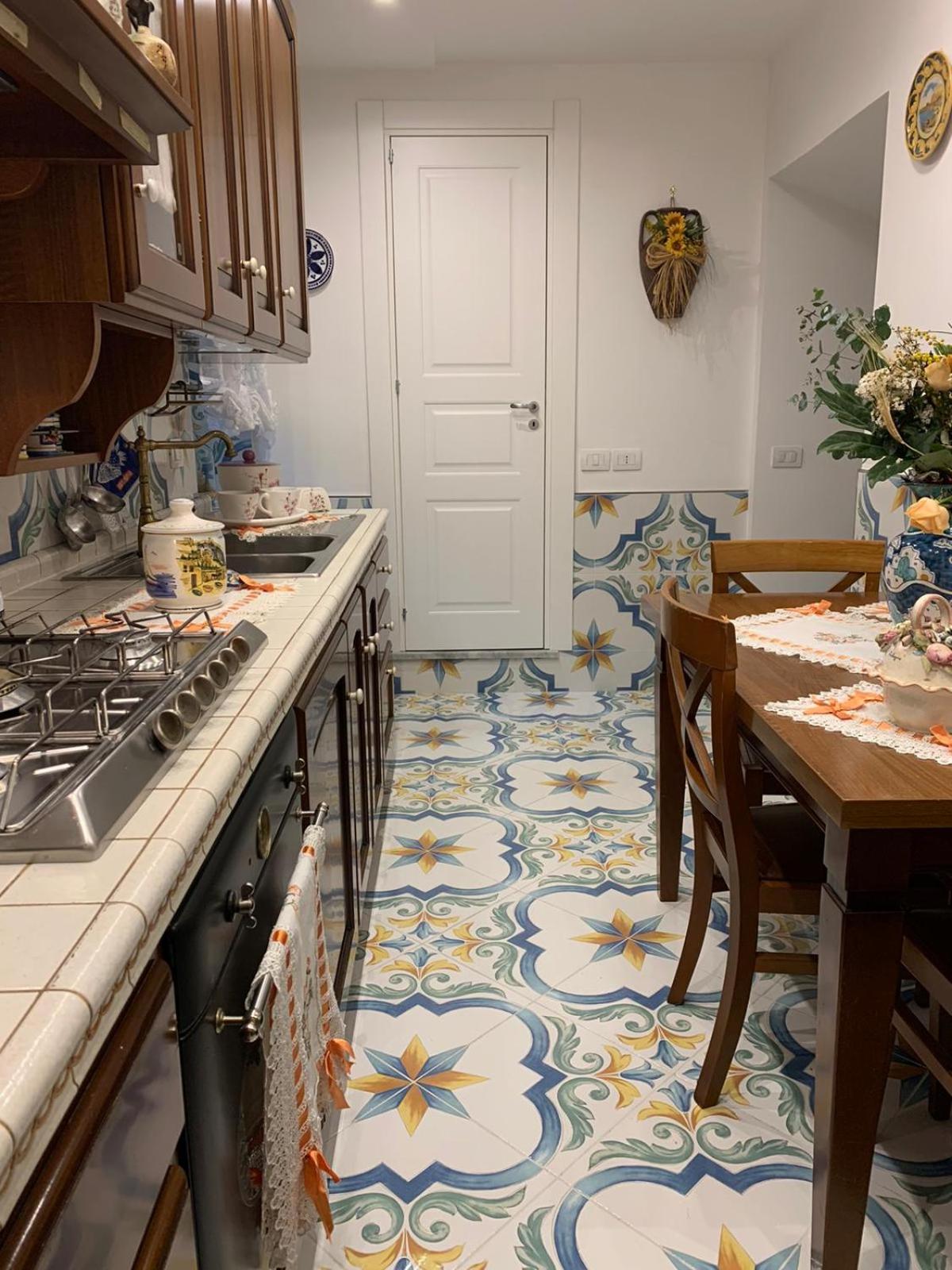 Giallo Napoletano Home