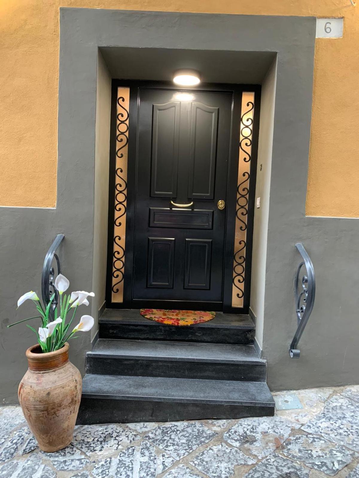 Giallo Napoletano Home