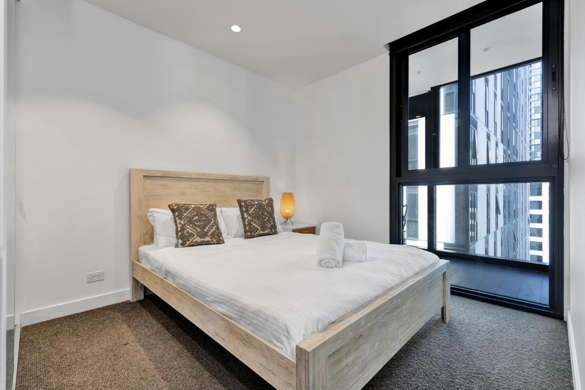 EQ Tower Modern Apartments Melbourne Central CBD