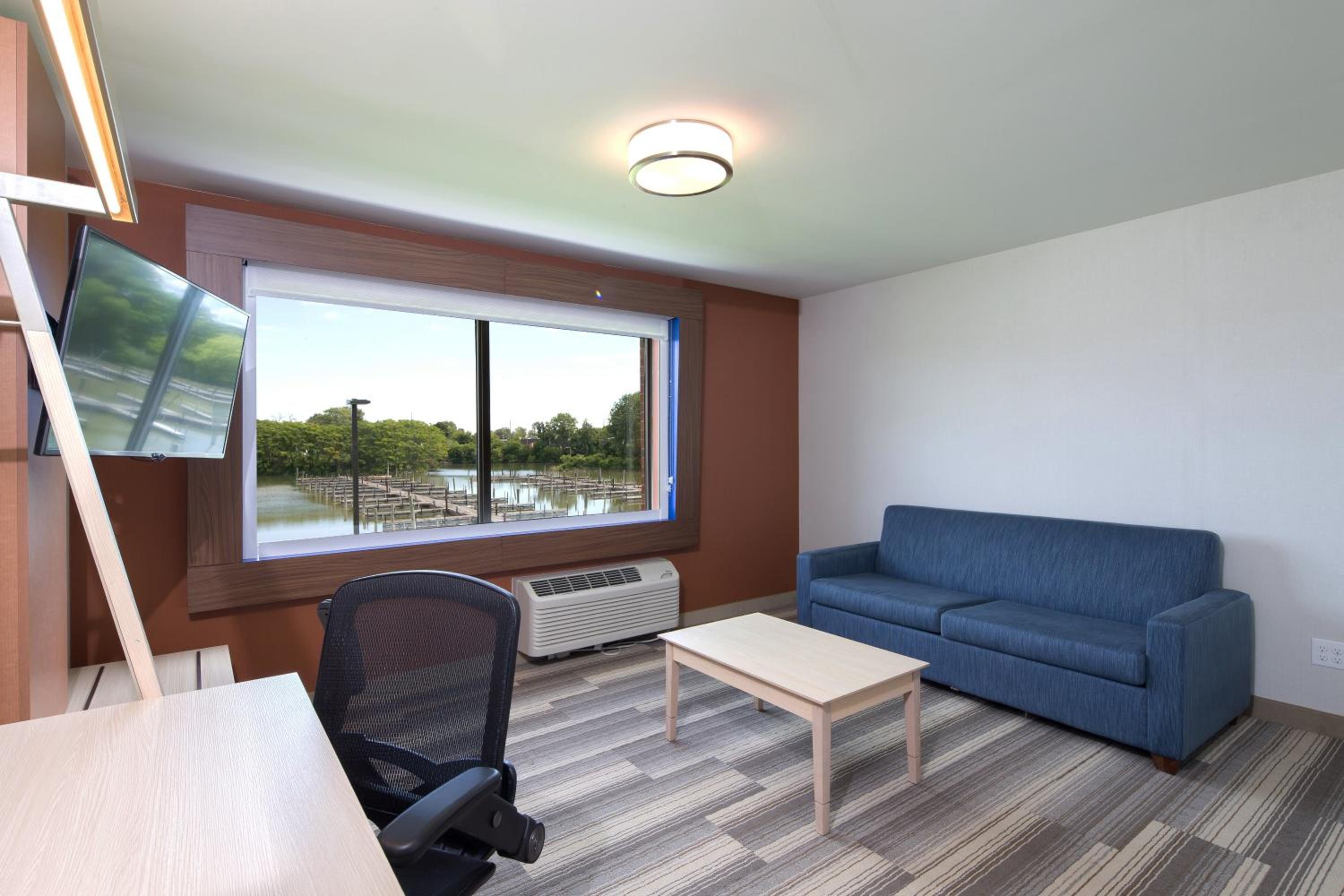 Port Huron Vacations - Holiday Inn Express  Suites Port Huron, an IHG Hotel - Property Image 7